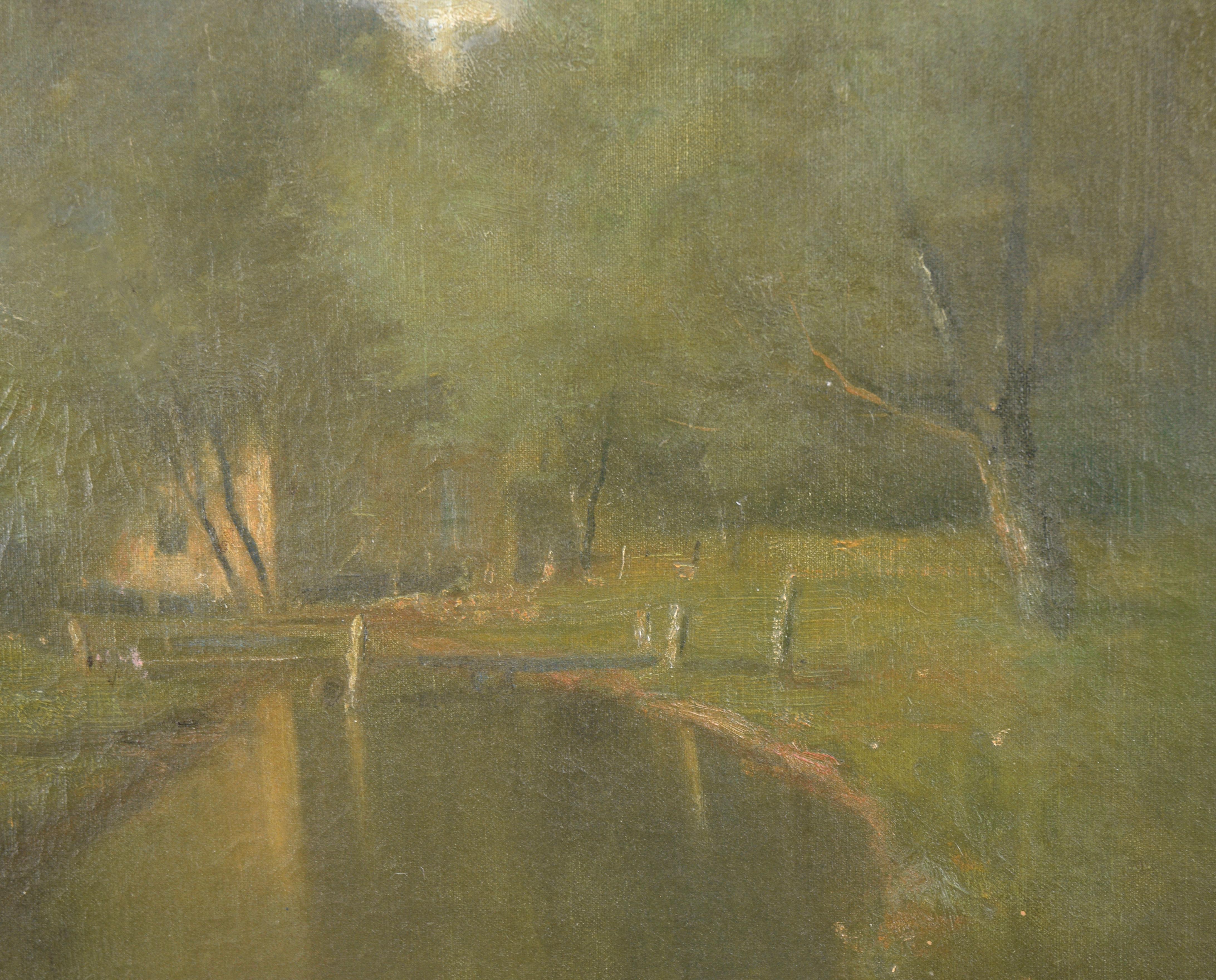 Wunderschönes tonalistisches Ölgemälde Frau spaziert im Feld am Teich mit Haus im Hintergrund von Willis Seaver Adams (Amerikaner, 1844-1921), um 1880. Bäume und ein herrlicher Himmel im Hintergrund verleihen diesem schönen Stück Tiefe und