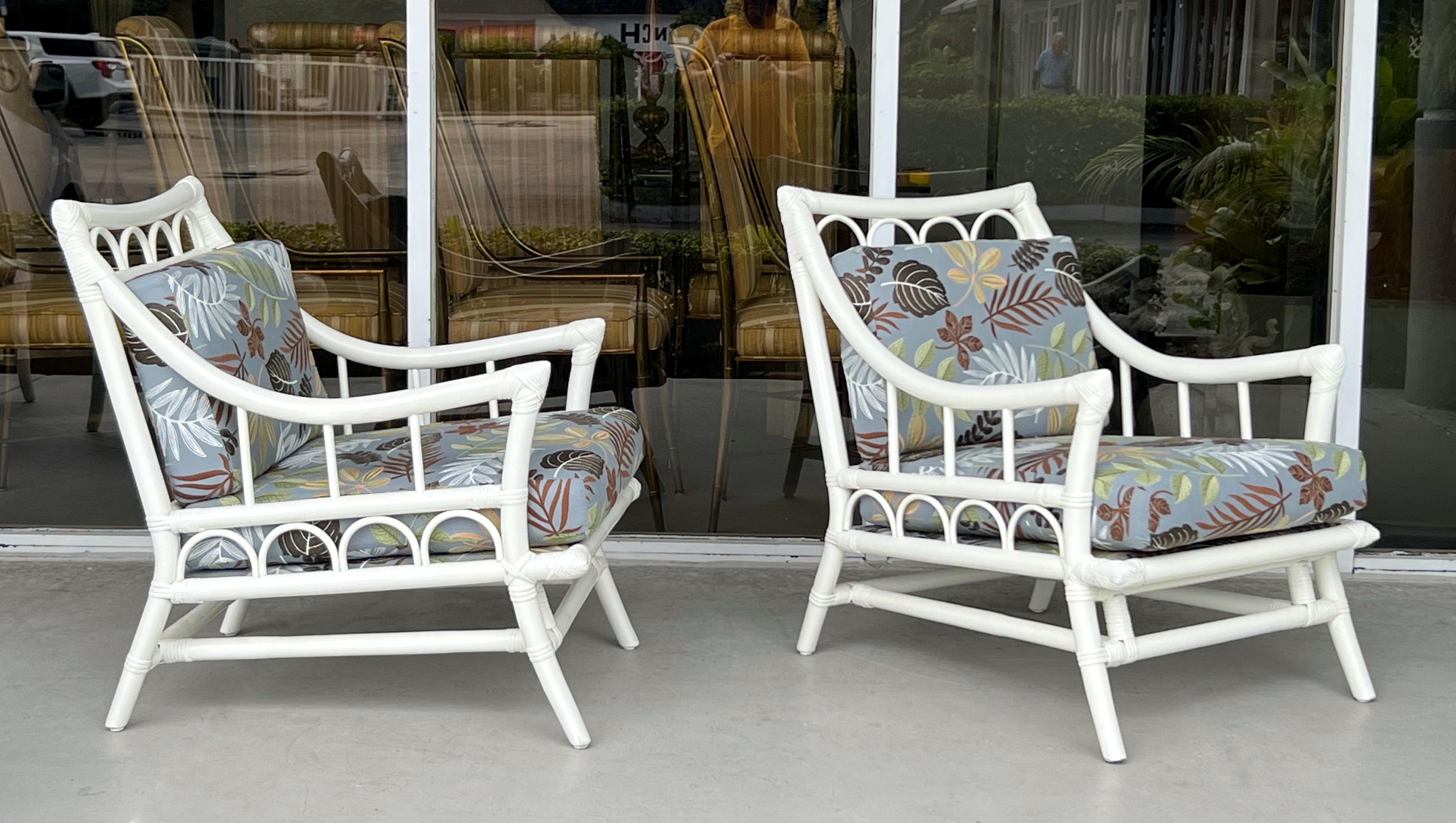 Willow and Reed Rattan Pair of Lounge Chairs In Good Condition For Sale In Miami, FL