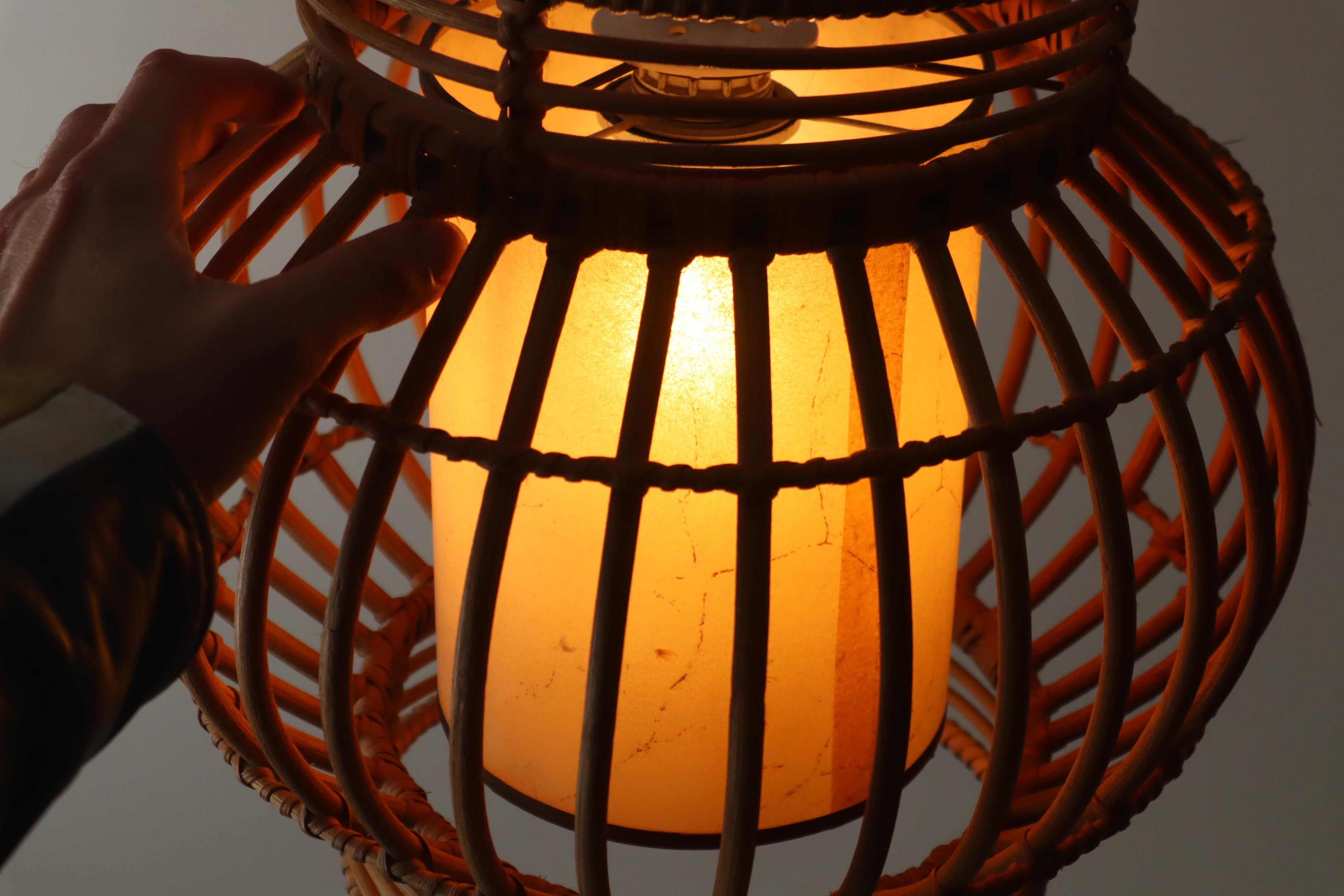 Lampada a sospensione Global in salice e vimini, anni '60 in vendita 10