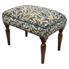 Willow Bough Blauer gepolsterter Hocker