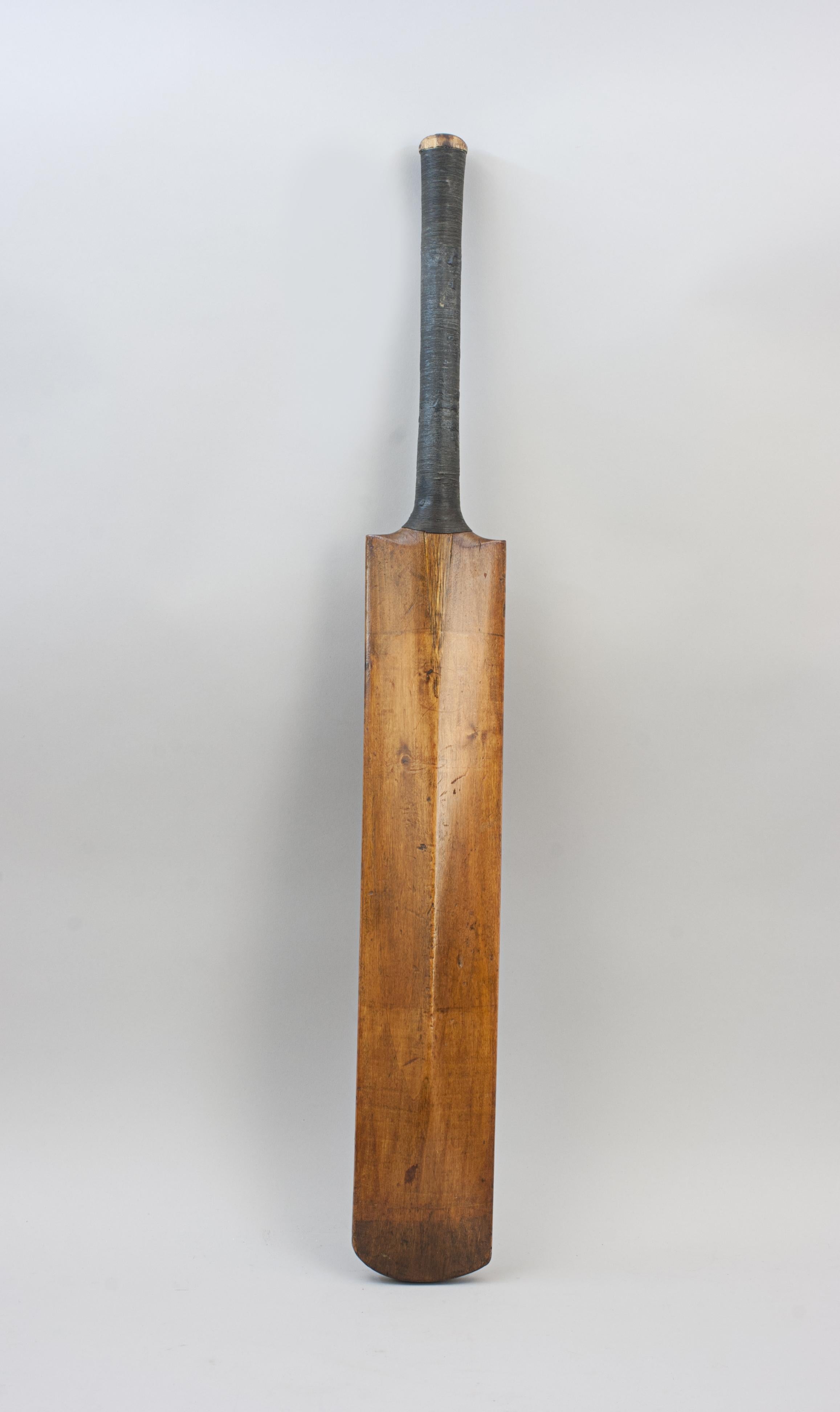 Juniors Willow Cricket Bat.
A good juniors willow cricket bat. The bat with no decipherable makers name. A nice decorative bat with good patina.

