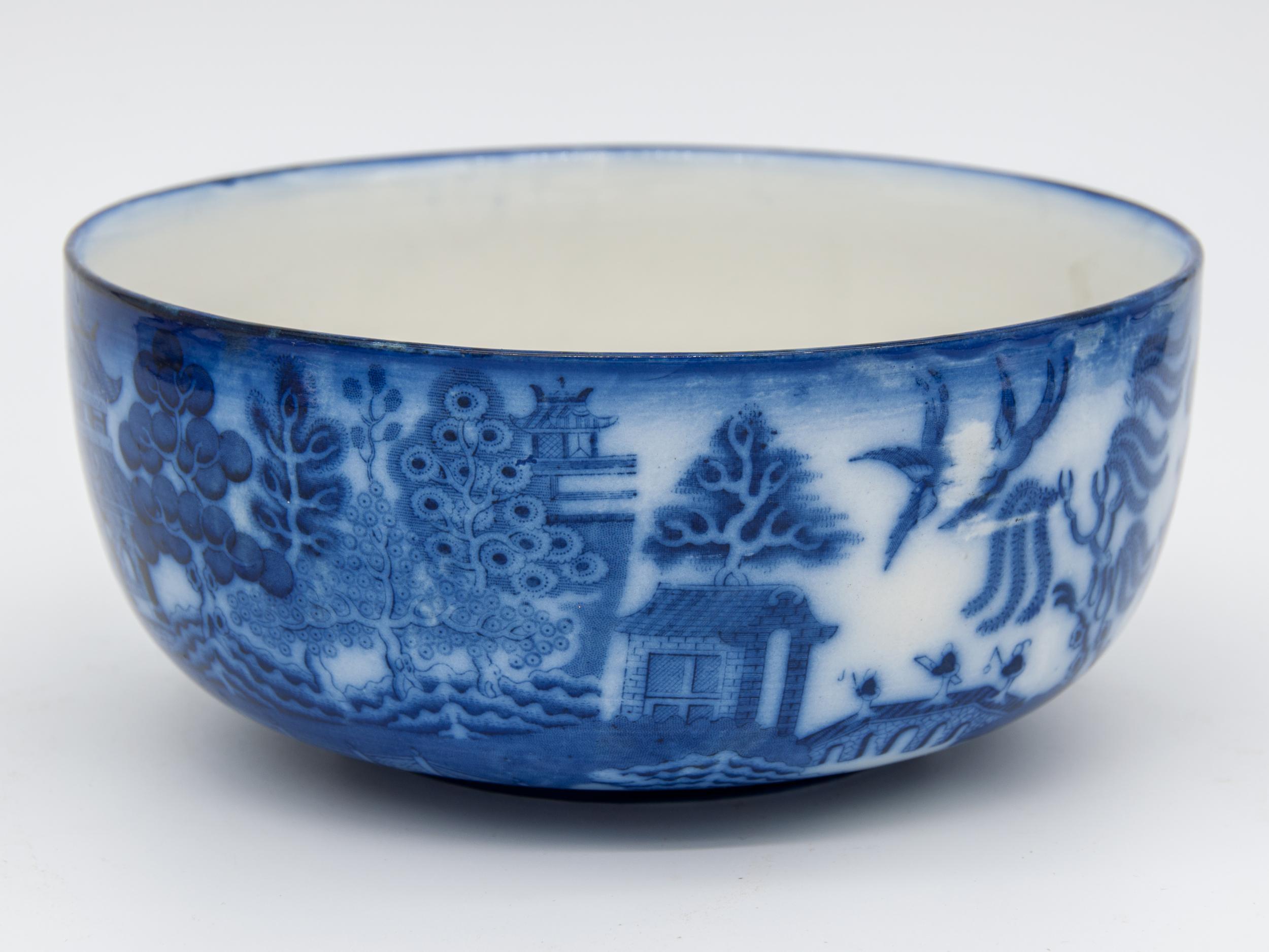 Willow Flow Blue Bowl In Good Condition For Sale In South Salem, NY