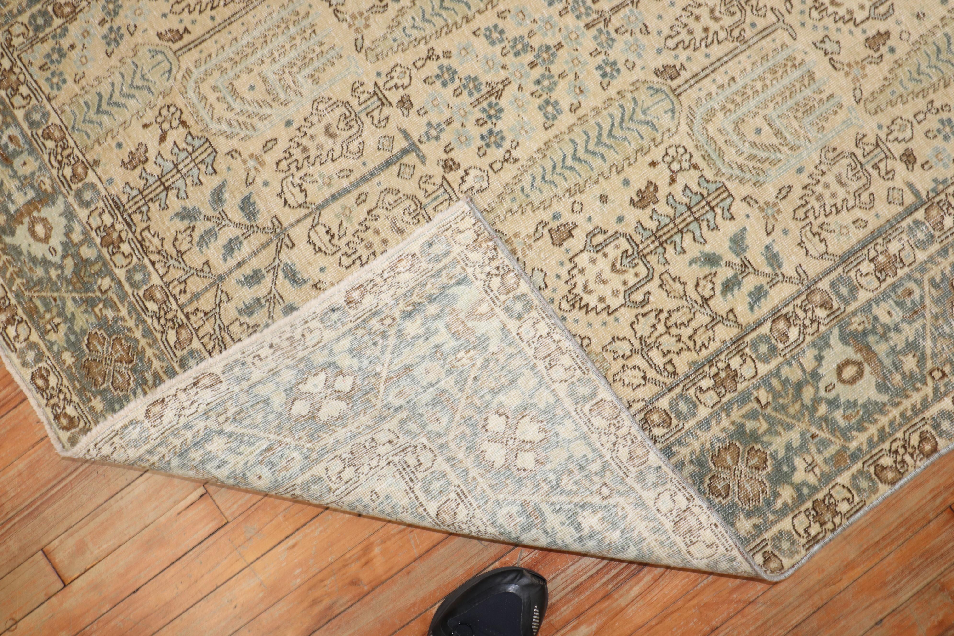Weidenbaum Antiker Persischer Täbris Teppich im Zustand „Gut“ im Angebot in New York, NY