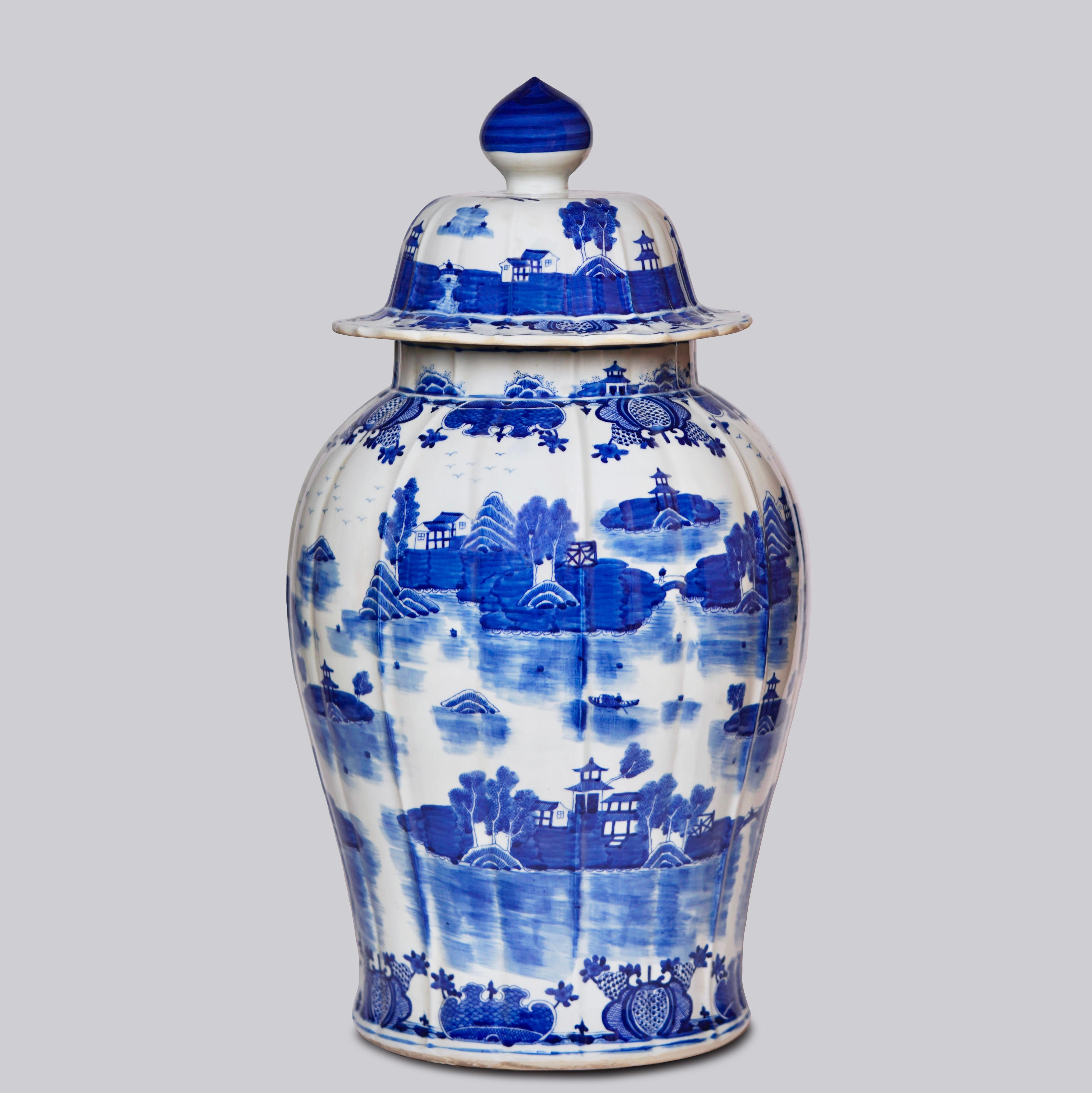 20th Century Willow Ware Blue and White Porcelain Ribbed Temple Jar For Sale