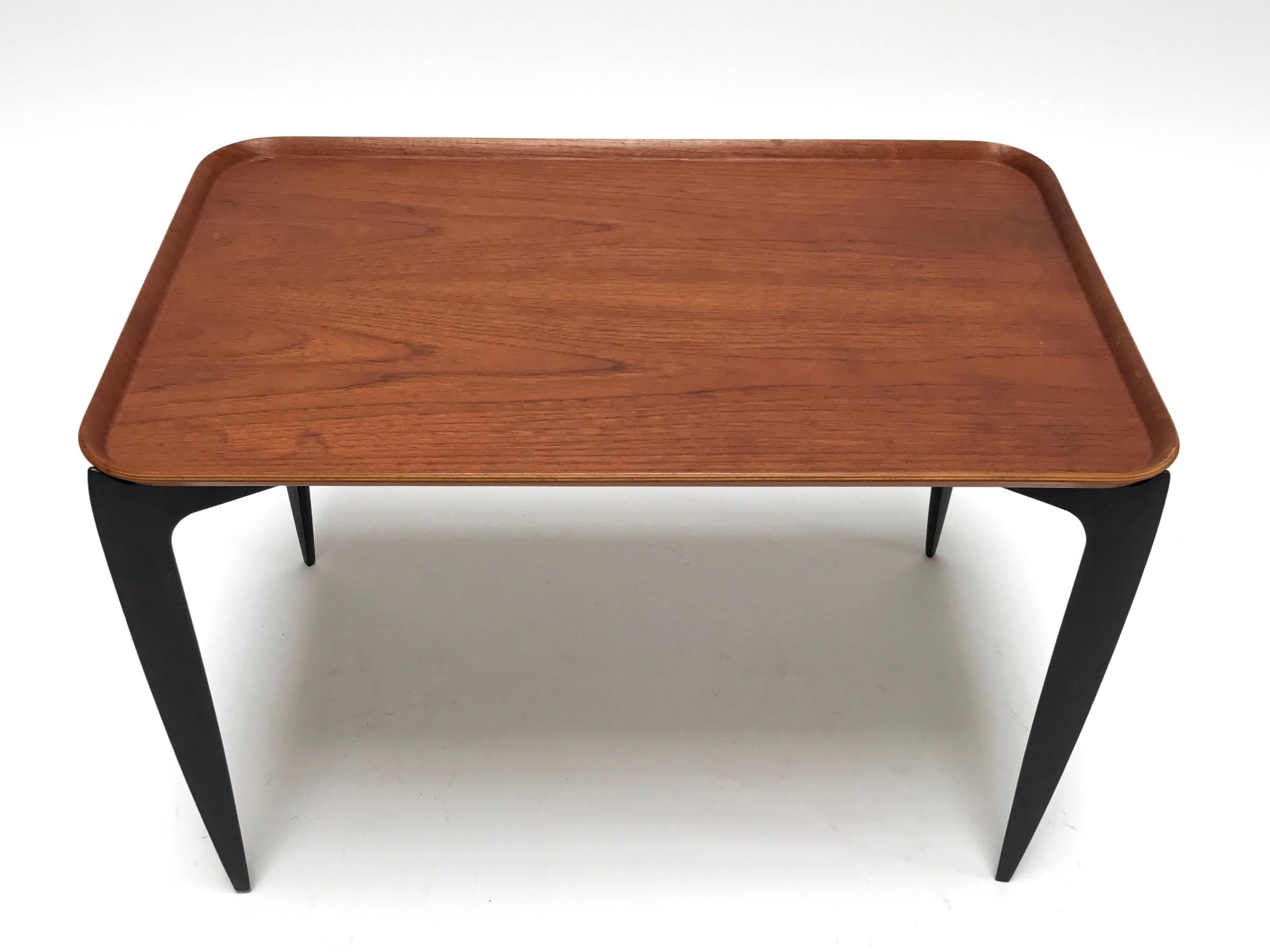 A very rare 1950s rectangular version of Fritz Hansen’s folding tray table designed by Svend Åge Willumsen & Hans Engholm. Unlike the much more common round version, this design was only gifted or made available to employees of Fritz Hansen in