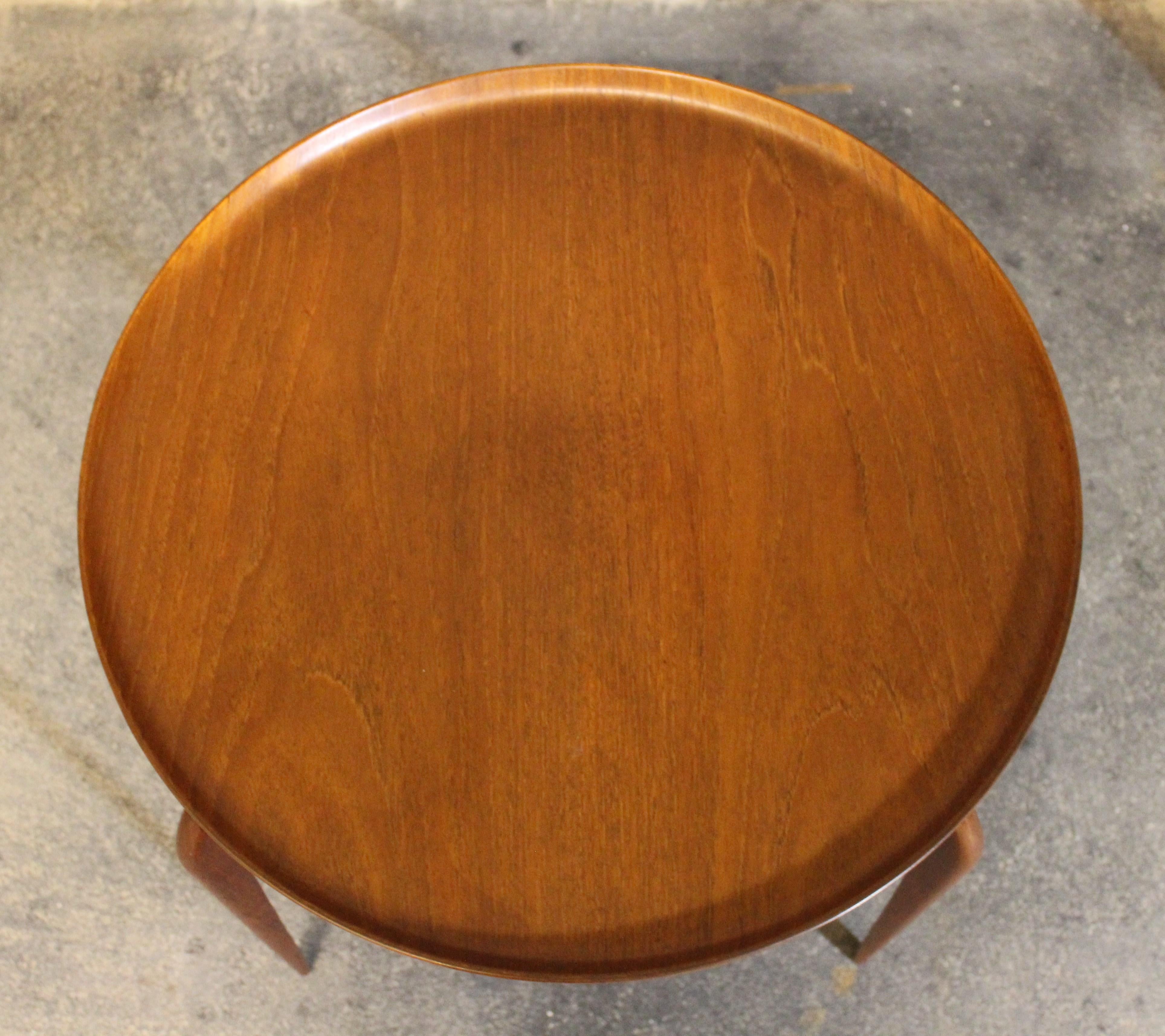 Willumsen & Engholm Danish Teak Side Table with Removable Tray Top In Good Condition In Hamilton, Ontario