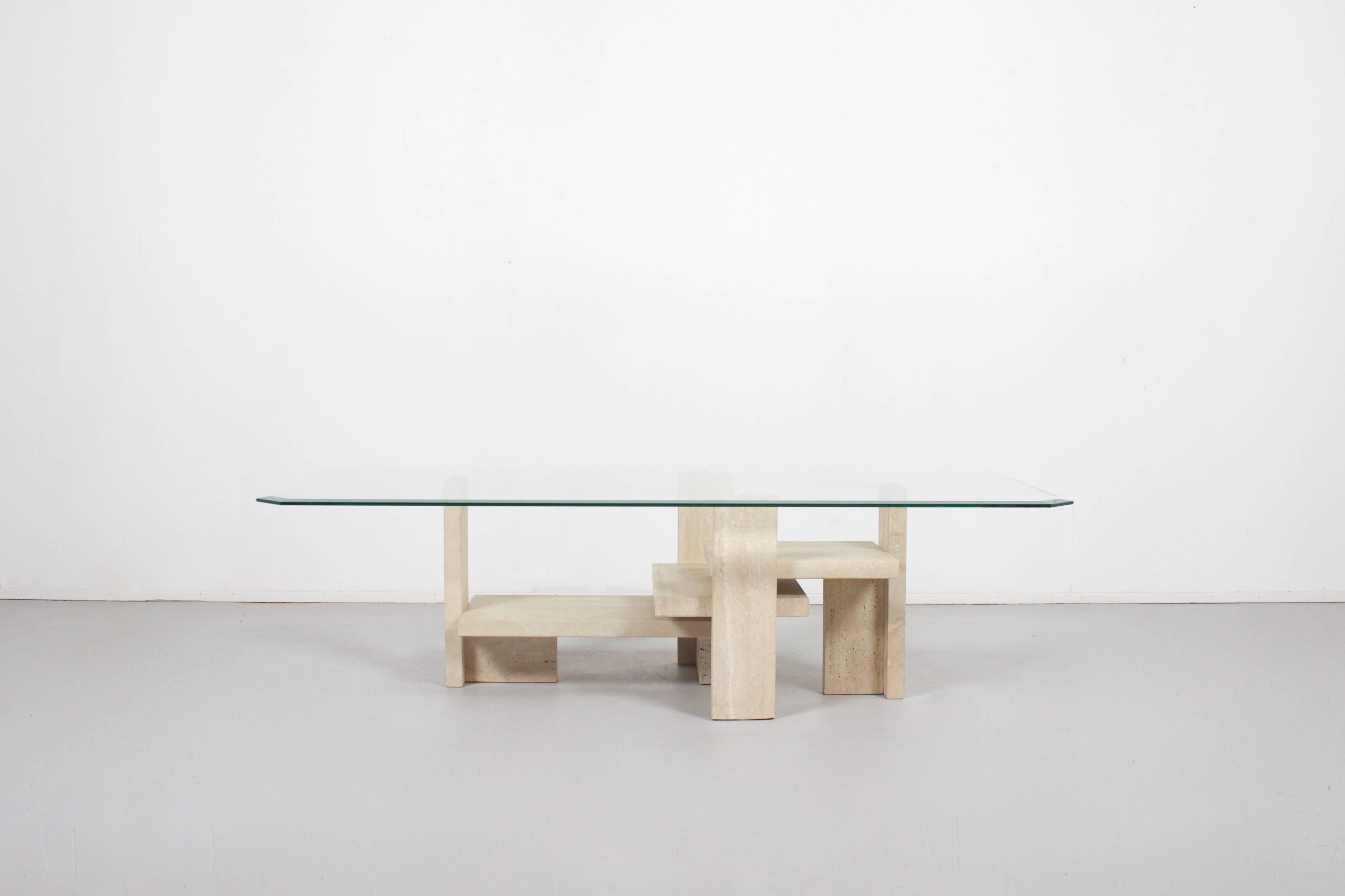 Sculptural coffee table by Willy Ballez in excellent condition.

Handmade in Belgium in the 1970s.

The abstract base is made from solid travertine.

The top is made of glass.








 