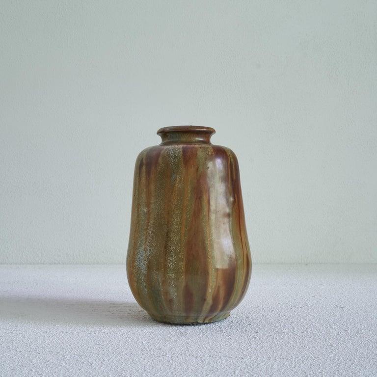 Vaso Studio Pottery Willy Biron Châtelet 'Gr癡s Sal矇 Grand Feu'. Belgio, metà del XX secolo.    Splendido vaso in Studio Pottery 