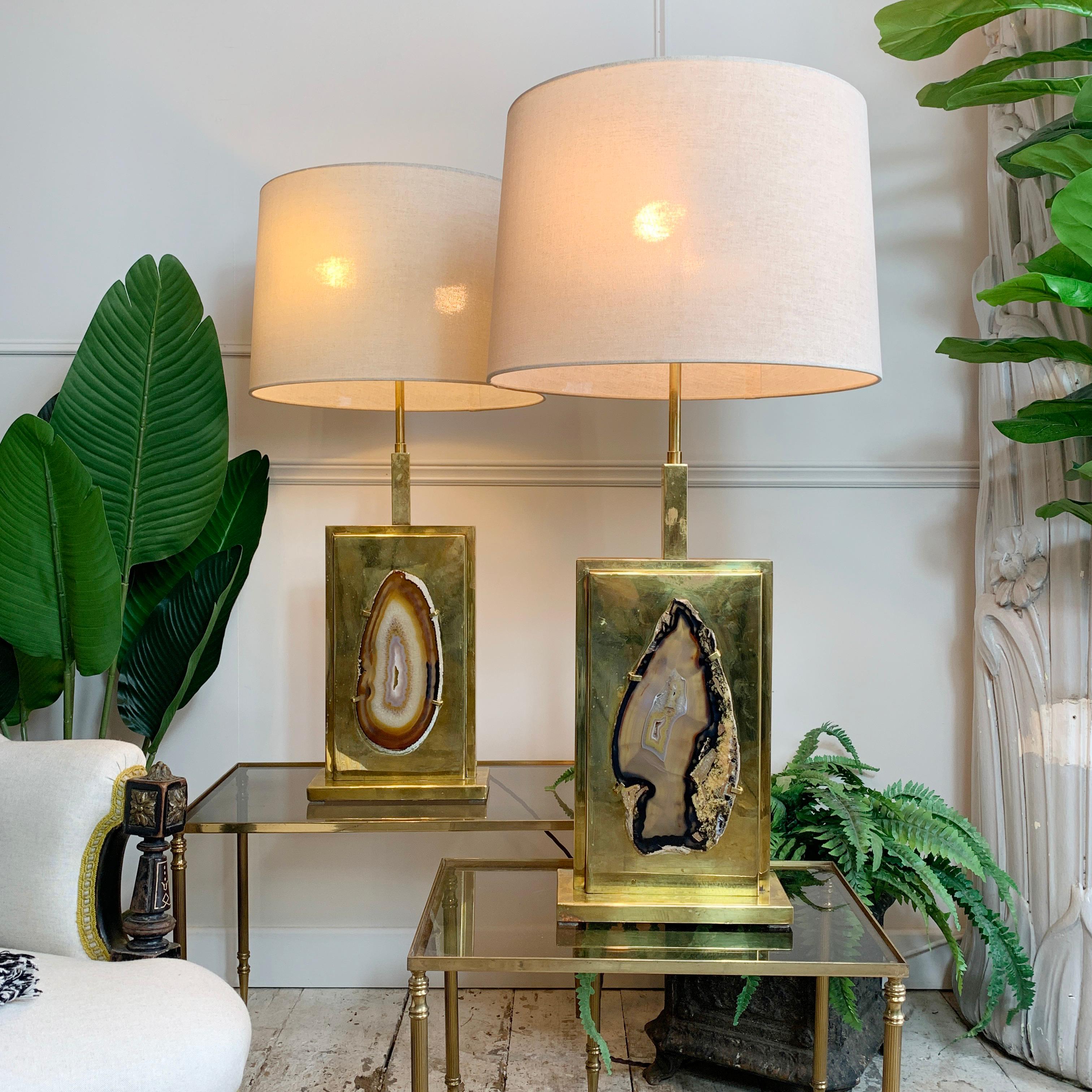 The stunning 1970's Art Deco influenced brass lamps are each adorned with a large agate slice, semi-precious stones were one of Daro’s favourite mediums when creating his works, and they have been used to exceptional effect on these pieces.

Each