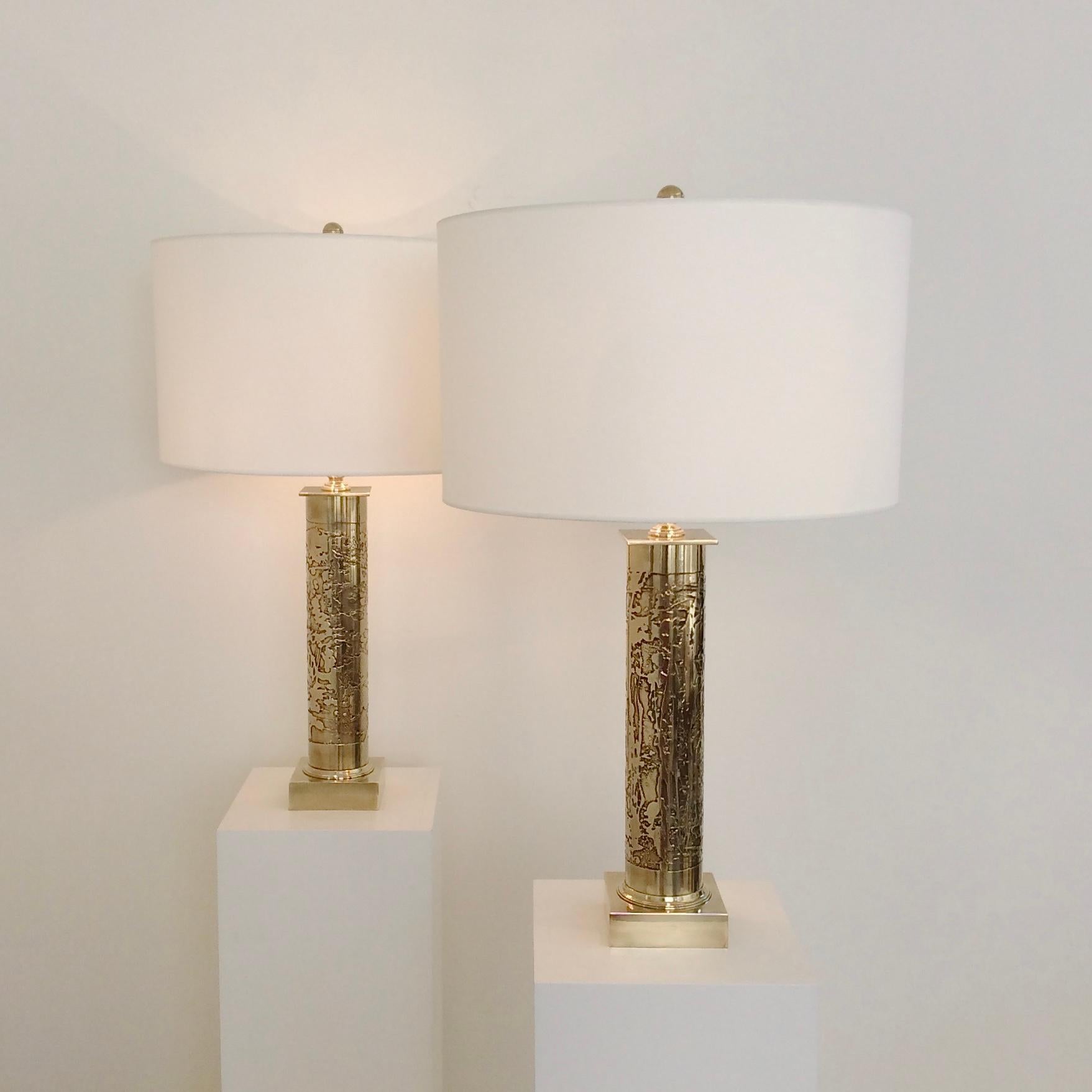 Nice pair of Willy Daro attributed table lamps, circa 1975, Belgium.
Adjustable height, acid etched brass, new white fabric shades.
Rewired. Two E27 bulbs of 60 W for each lamp.
Dimensions: total and maximum height: 80 cm, diameter of the shade: