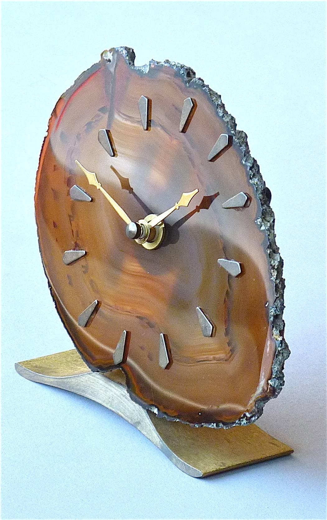 Table Clock Willy Daro Attribution Amber White Agate Brushed Brass Junghans 1970 In Good Condition For Sale In Nierstein am Rhein, DE