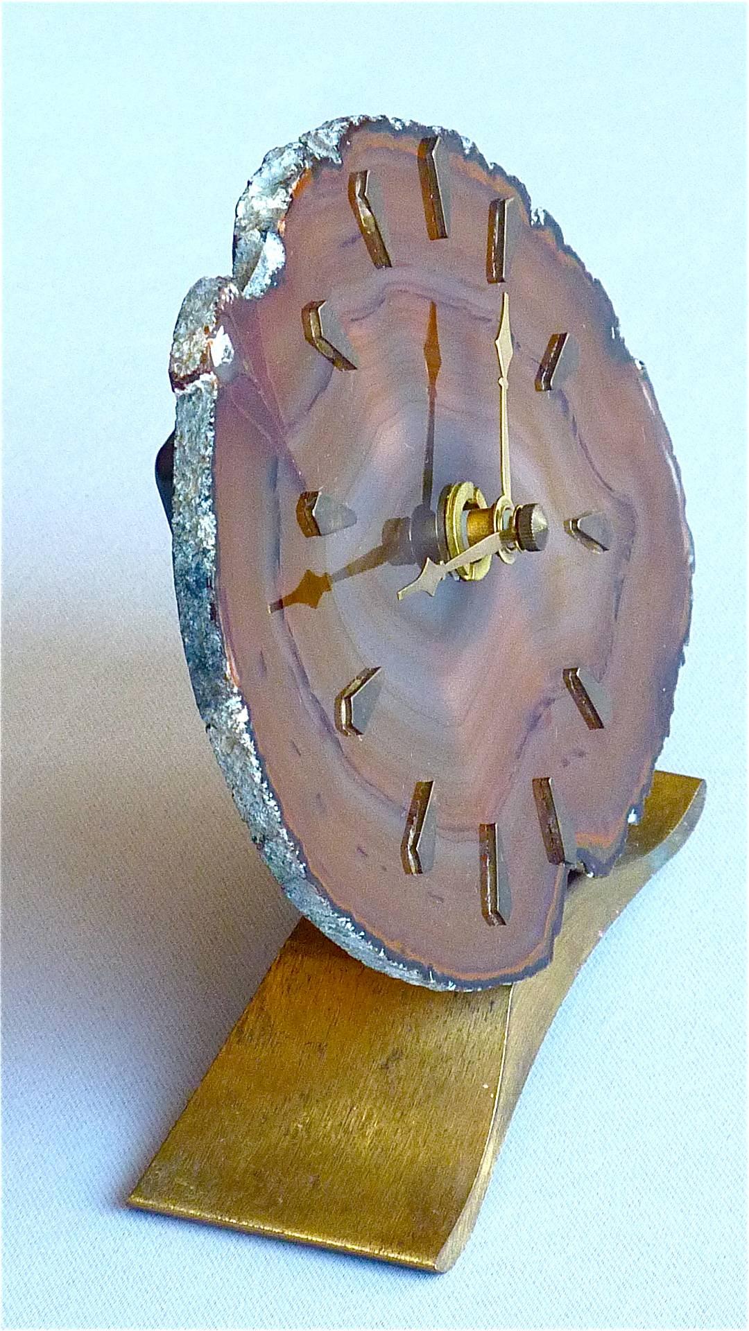 Horloge de table Willy Daro Attribution Agate blanche ambrée laiton brossé Junghans 1970 Bon état - En vente à Nierstein am Rhein, DE