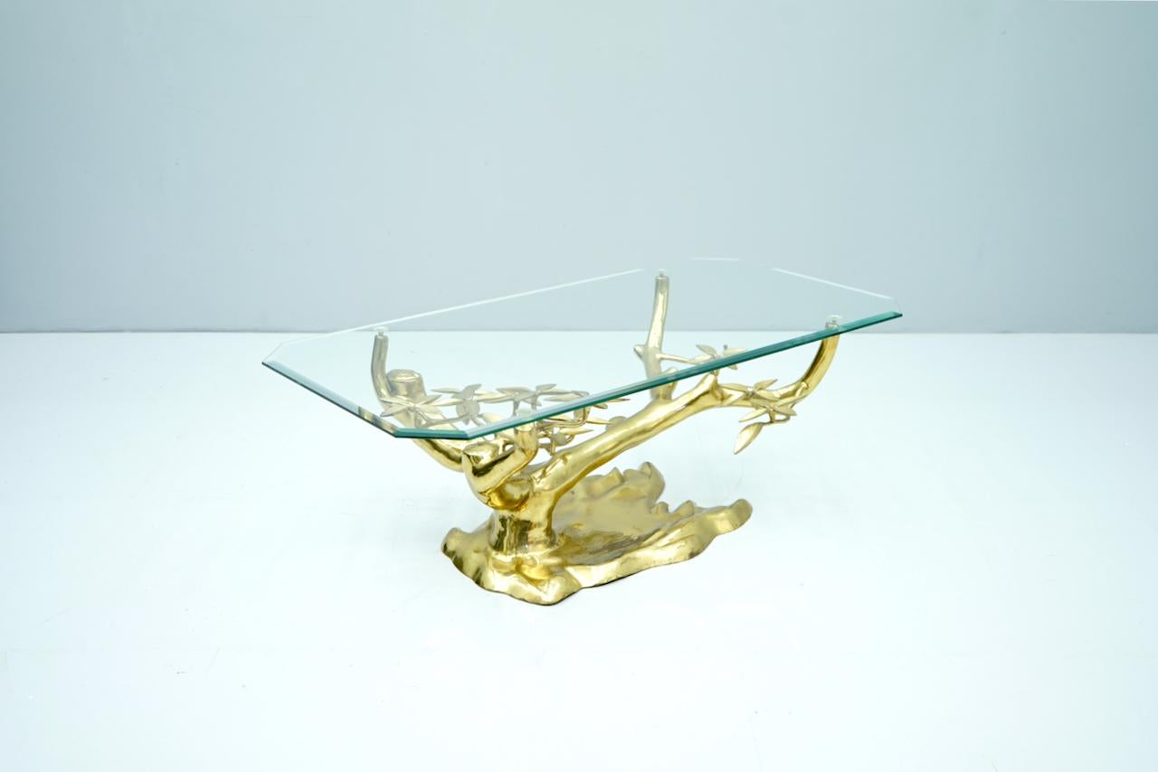 Willy Daro coffee table 'Bonsai' in brass and glass, Belgium, 1970s.
Measures: W 120 cm, D 60 cm, H 41 cm.
Good to very good condition.