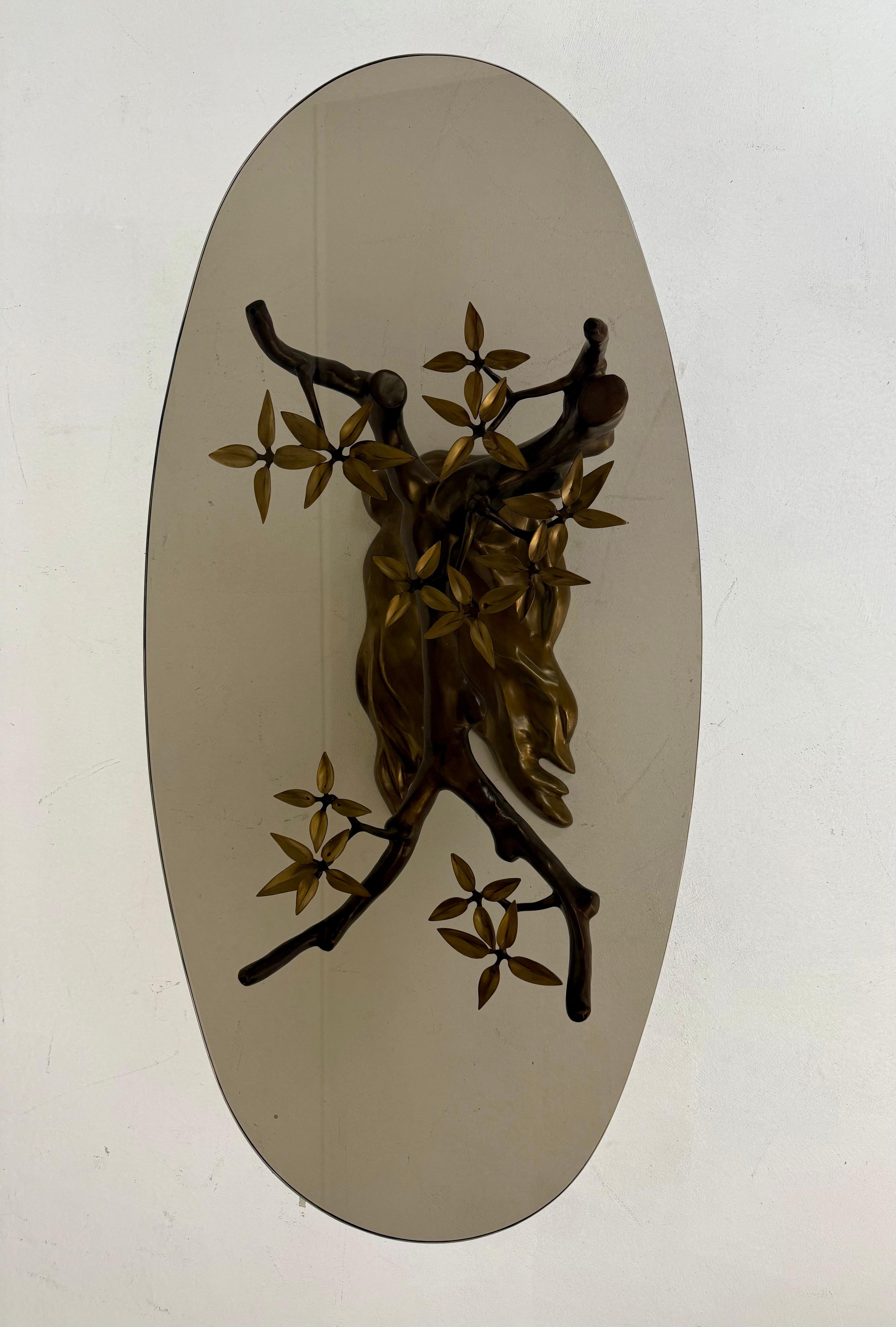 Willy Daro Bonsai Cocktail Table, latón patinado, cristal ahumado, Bélgica, años 70 Patinado en venta