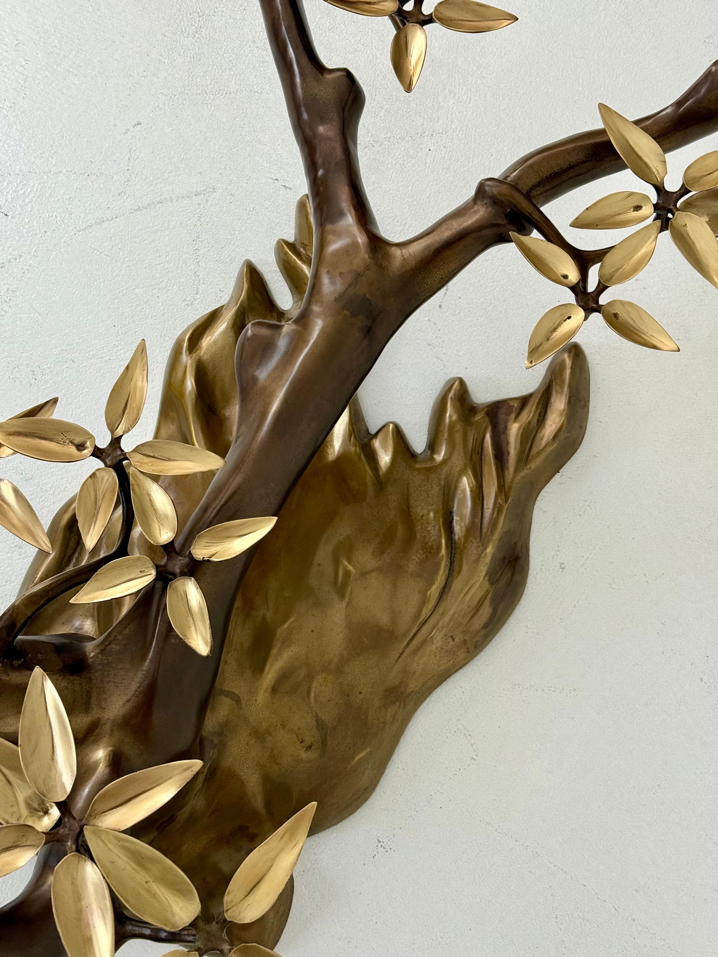 Willy Daro Bonsai Cocktail Table, latón patinado, cristal ahumado, Bélgica, años 70 finales del siglo XX en venta