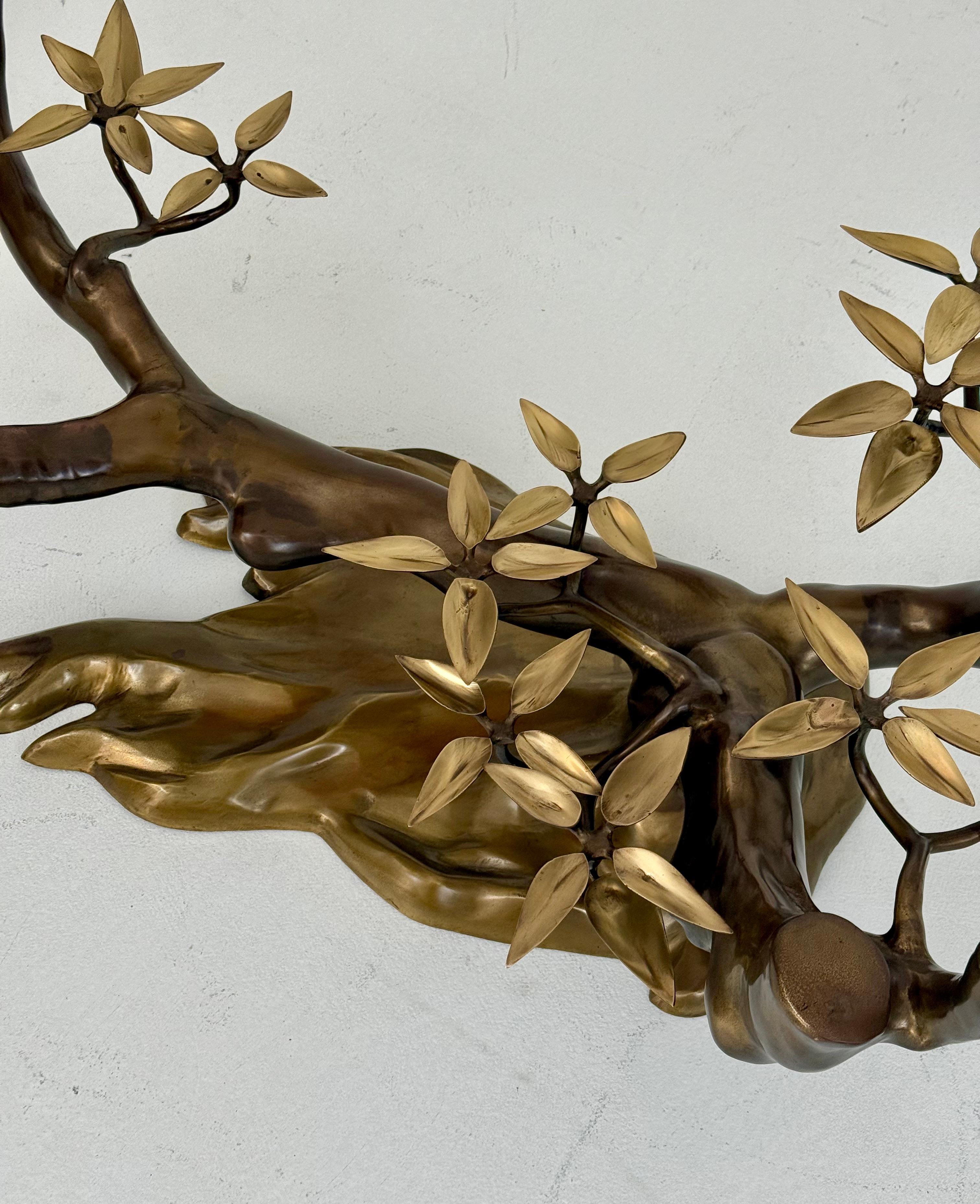 Willy Daro Bonsai Cocktail Table, latón patinado, cristal ahumado, Bélgica, años 70 Latón en venta