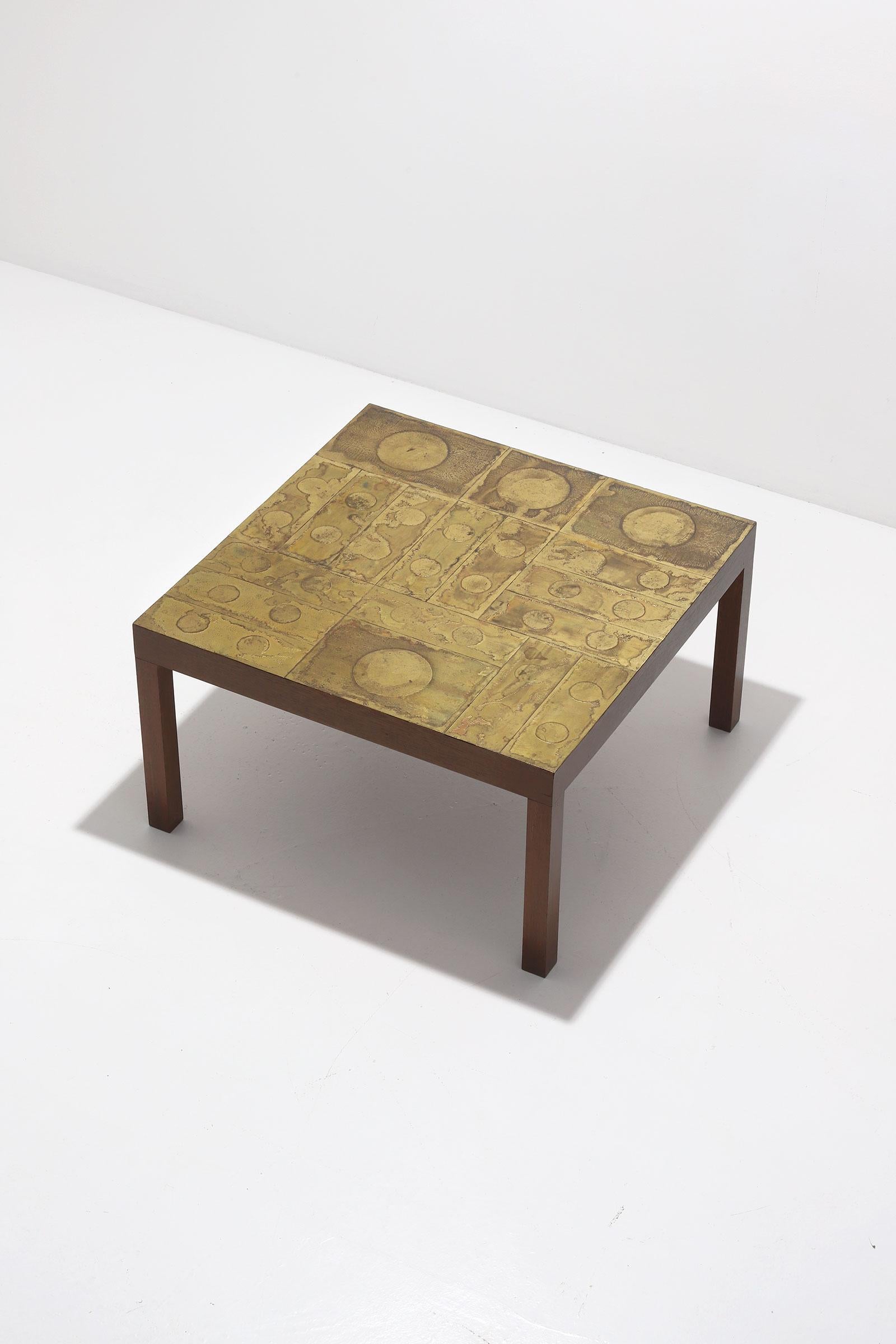 Modern Willy Daro Brass Etched Coffee Table 1970s with Wooden Frame and Brass Top For Sale