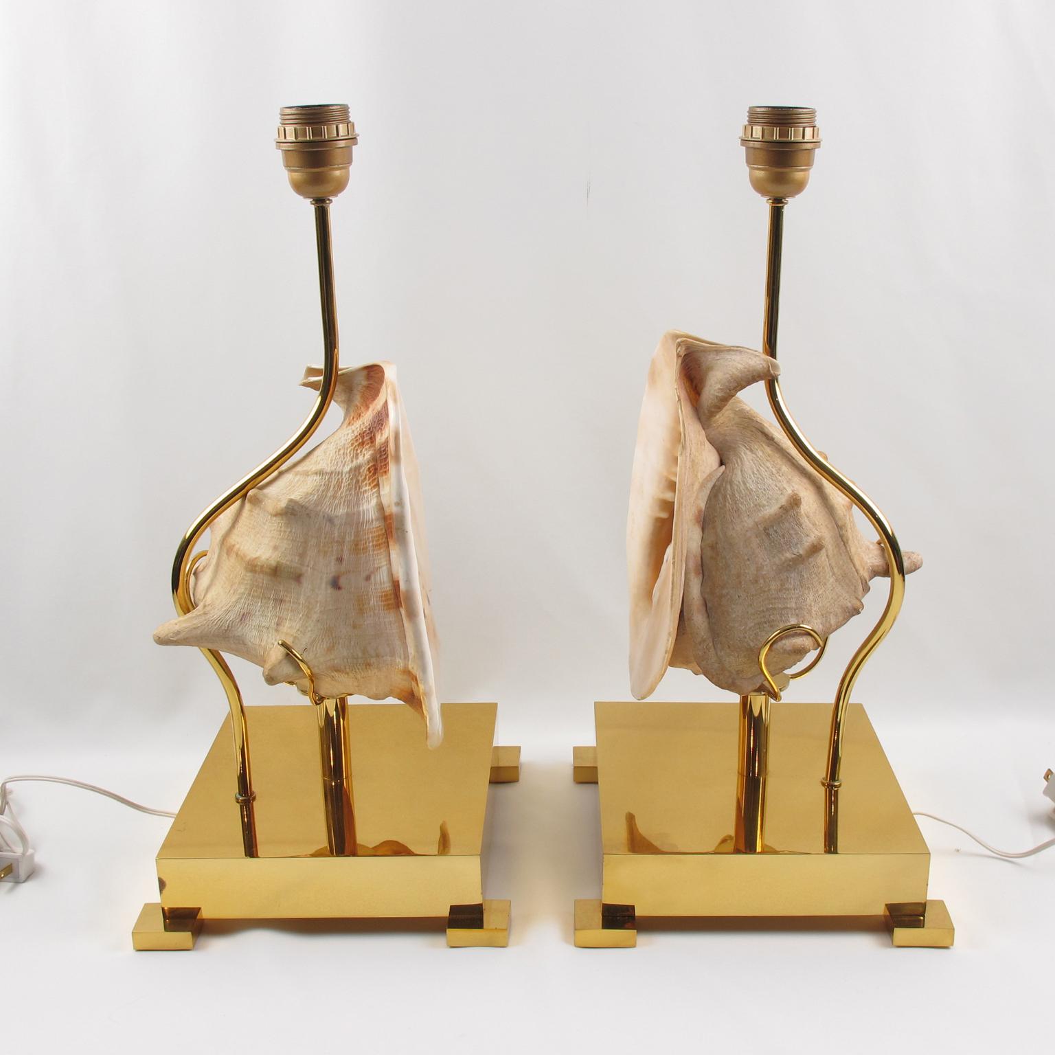 Willy Daro Brass Table Lamps with Mounted Seashell, a pair In Good Condition For Sale In Atlanta, GA