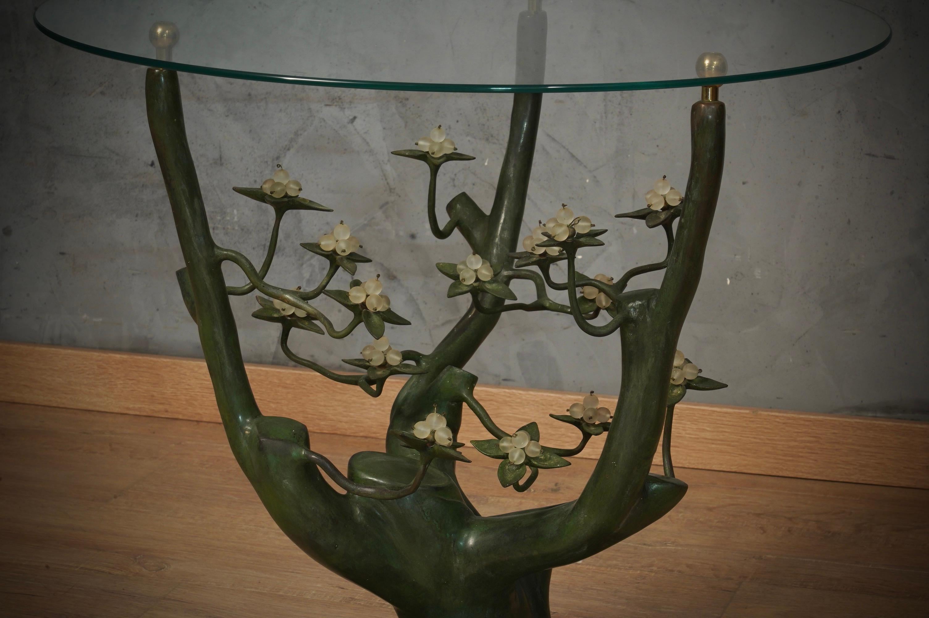 Belga Tavolino da caffè di metà secolo in bronzo e vetro di Willy Daro, 1970 in vendita