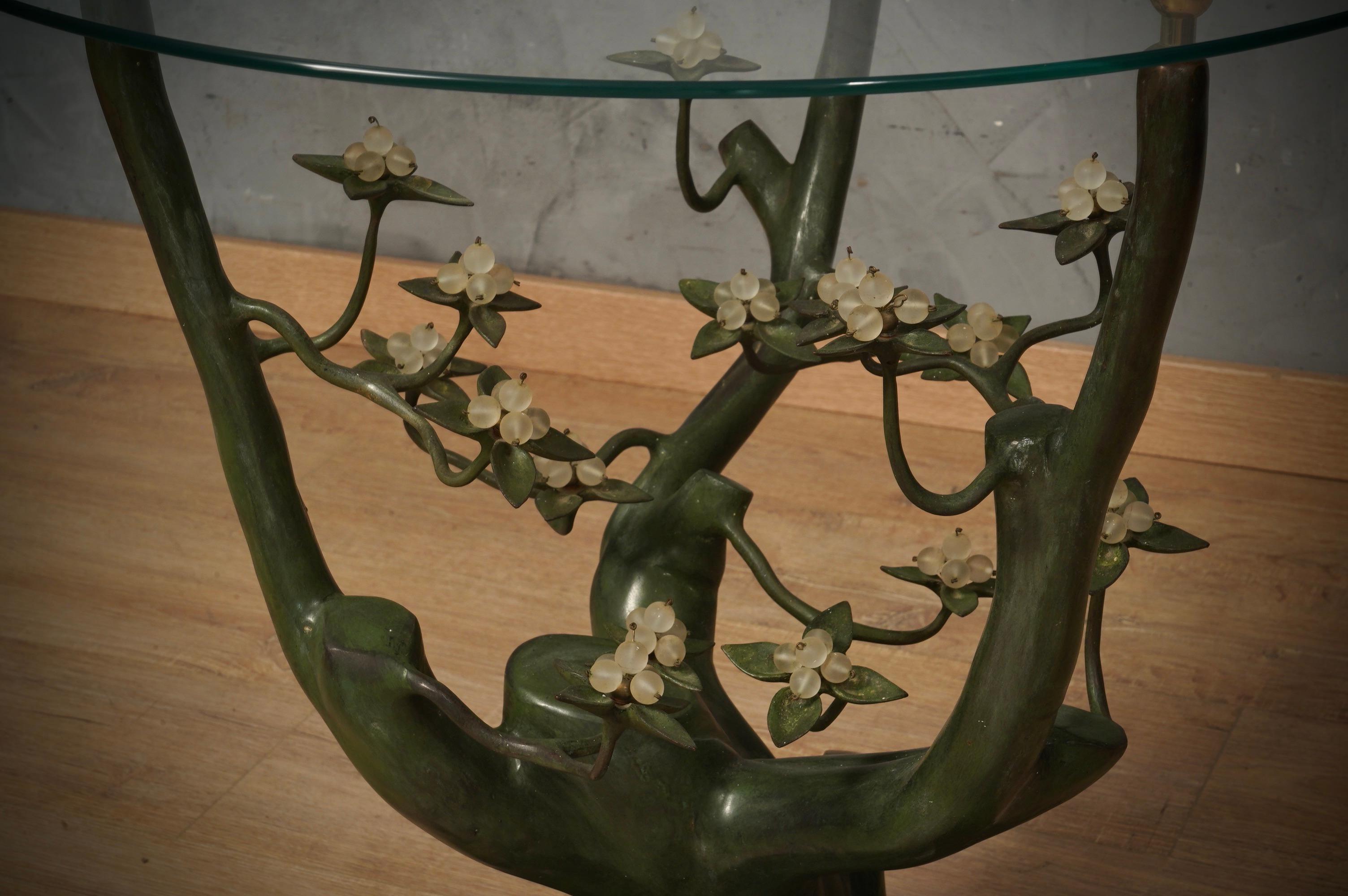 Bronzo Tavolino da caffè di metà secolo in bronzo e vetro di Willy Daro, 1970 in vendita