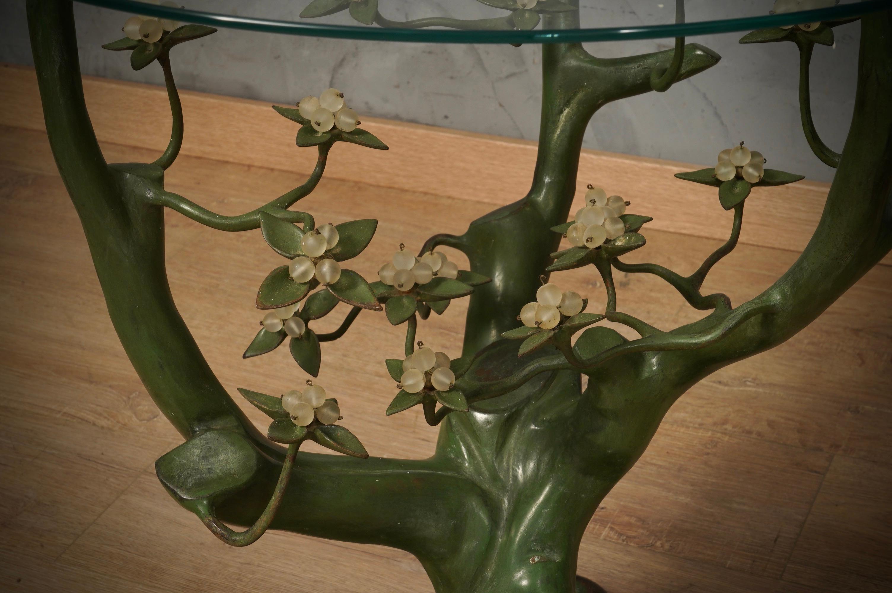 Bronzo Tavolino da caffè di metà secolo in bronzo e vetro di Willy Daro, 1970 in vendita