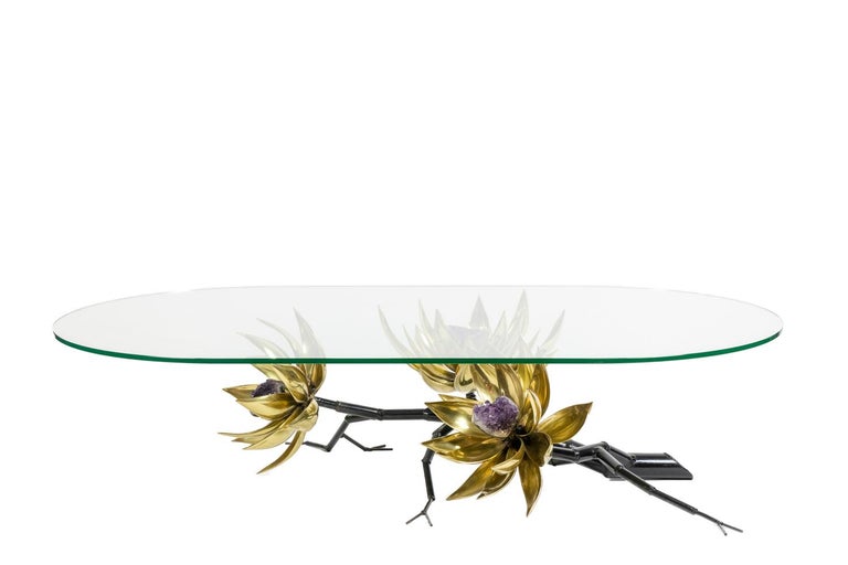 Willy Daro, attributed to.

Bronze table with two patinas. Base in black lacquered bronze, representing branches from which emerge three flowers in gilded bronze ending in amethysts. Top in glass in oval shaped.

Belgian work realized in the