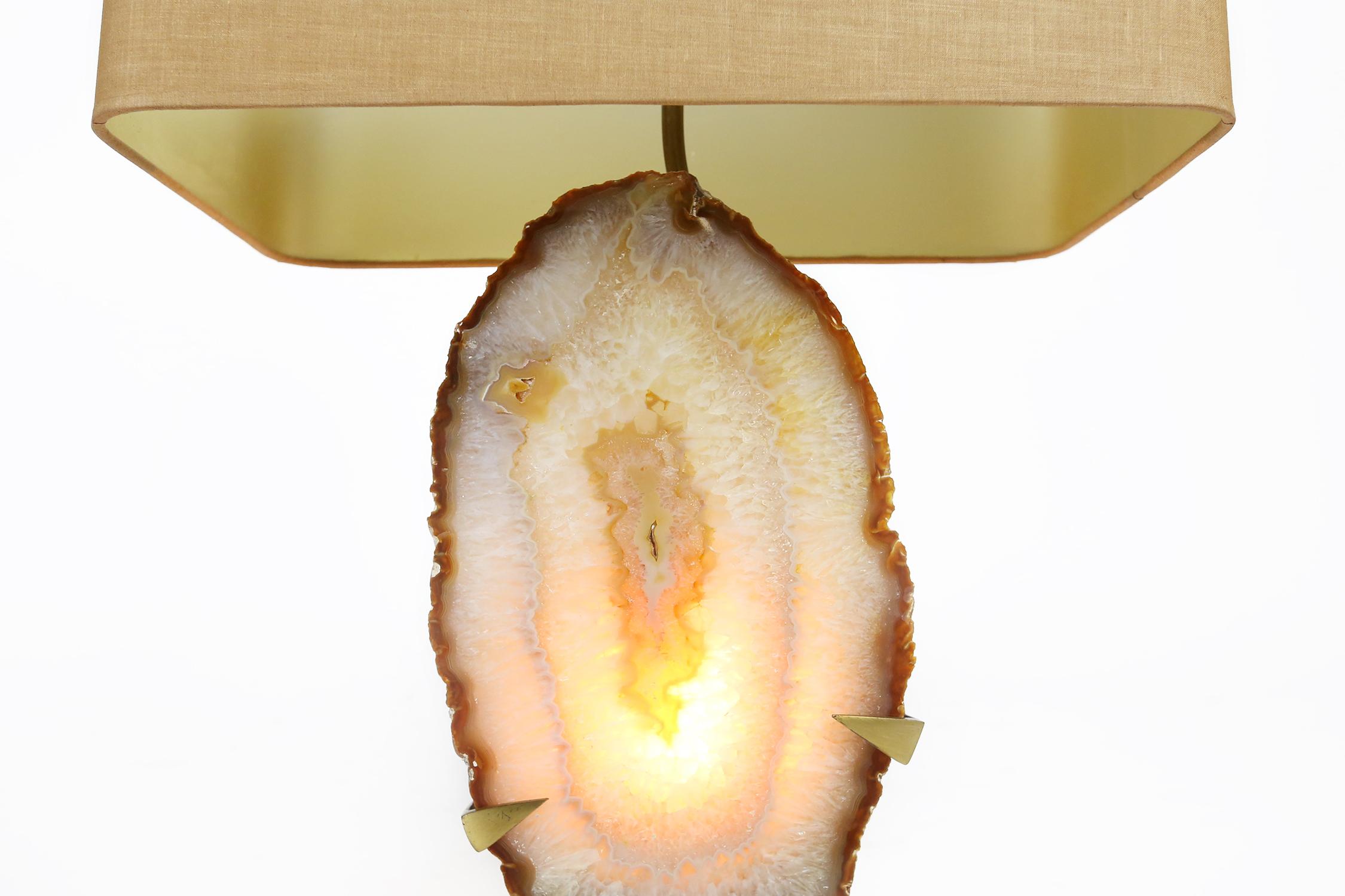 This table lamp was designed by Willy Daro in the 1970s.
The brass base holds the beautiful mineral agate stone. It is a unique piece. The agate stone is illuminated on the back. The agate measures H 32cm, L 19cm.
Inside of the original shape the