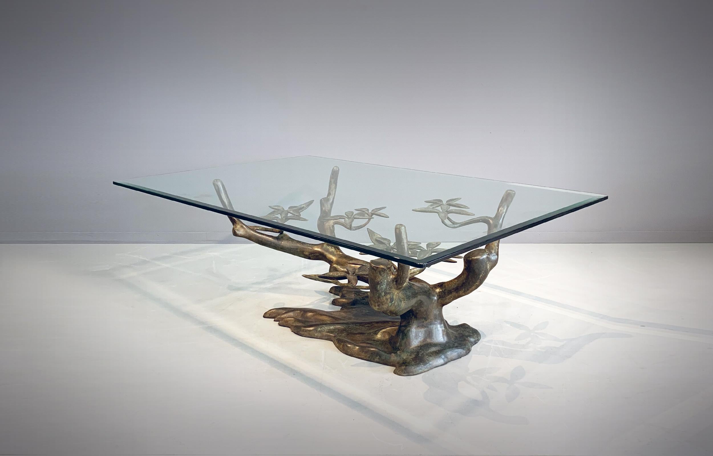 Mid-Century Modern floral brass and glass coffee table BONSAI designed by Willy Daro and produced in the 1970s-1980s in the Netherlands / Belgium. Perfect vintage condition.