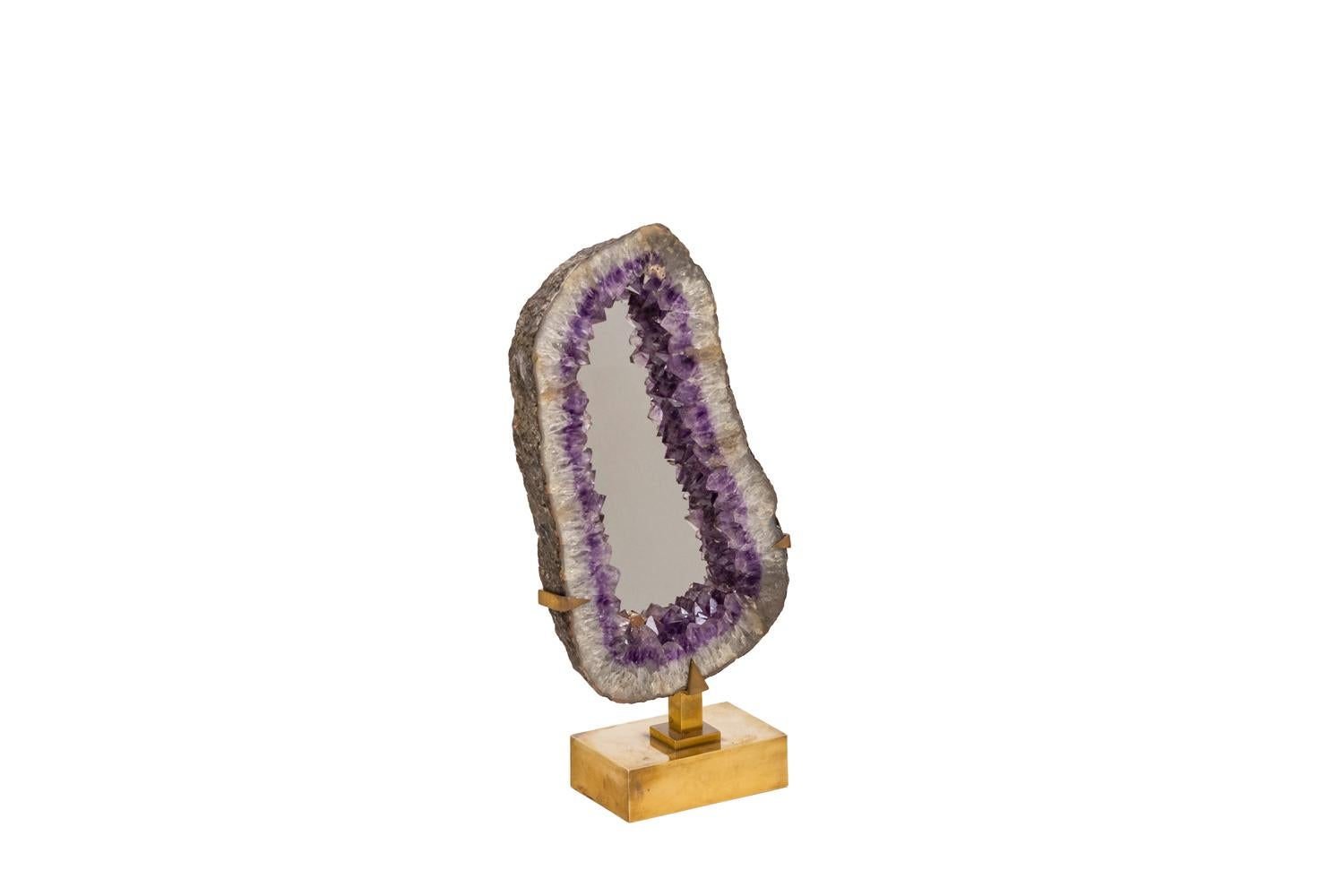 Willy Daro, attributed to. 

Mirror decorated with amethysts mounted on a gilt brass base. 

Work realized in the 1970s.