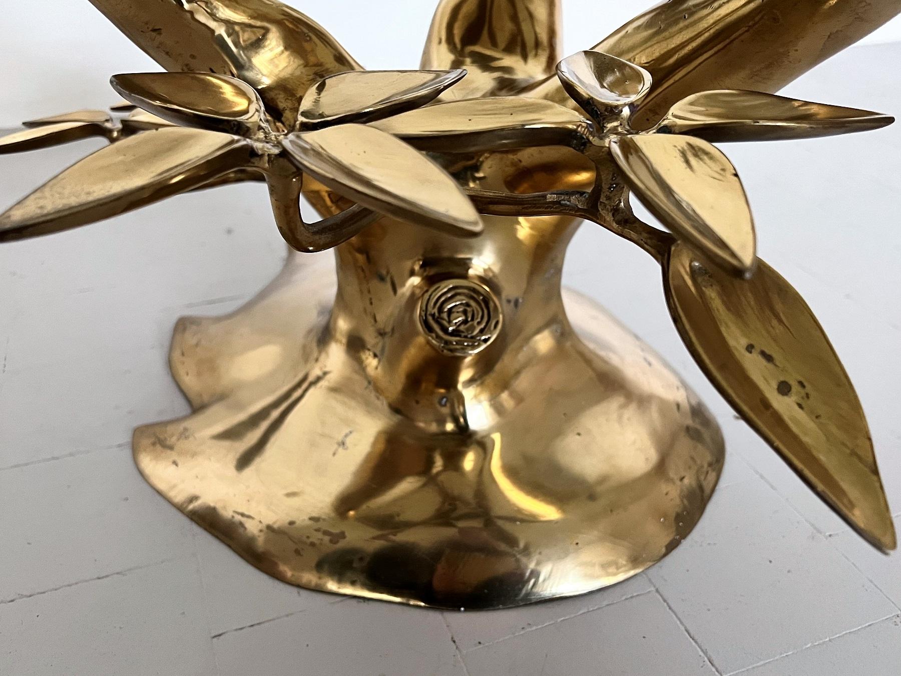 Fin du 20e siècle Table basse sculpturale Willy Daro en laiton et verre, années 1970 en vente