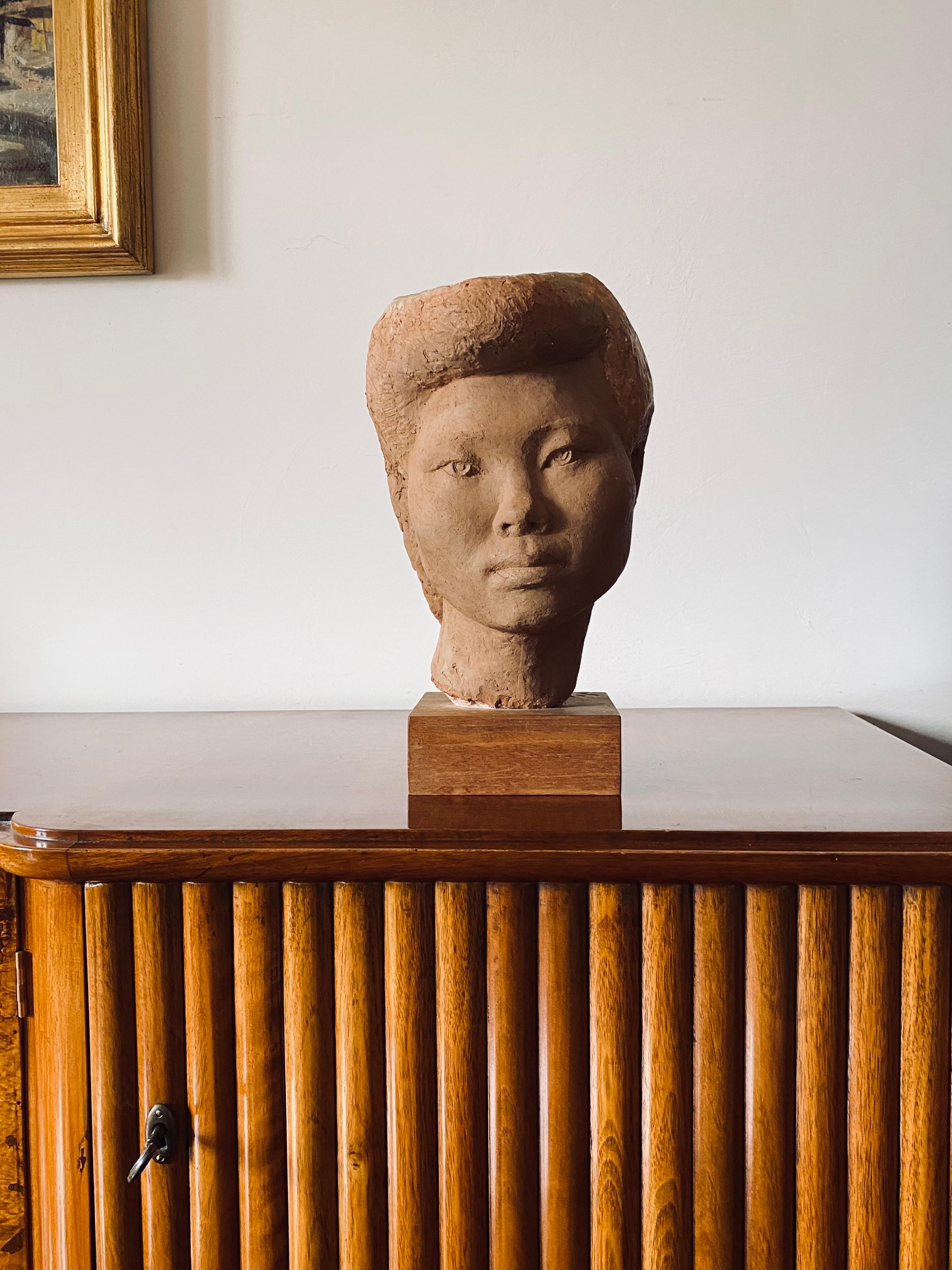 Willy Gordon, Terracotta Japanese Girl Akito Head Sculpture, France, 1940s In Good Condition For Sale In Firenze, IT