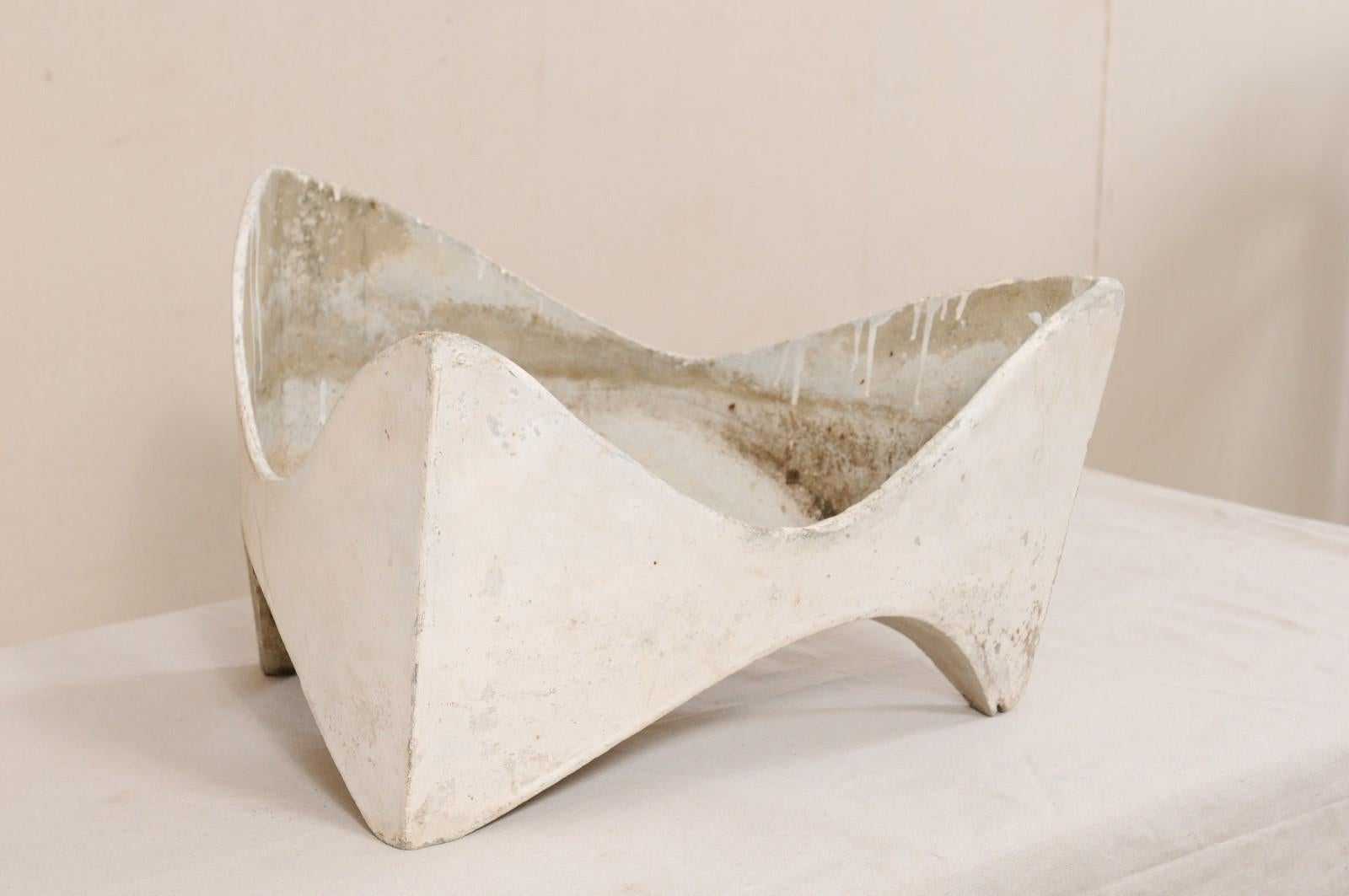 A rare style, midcentury Willy Guhl abstract triangular sculptural planter. This planter was designed by Swiss neo-functionalist designer Willy Guhl (1915-2004) for Eternit during the 1950s, Switzerland. The planter is constructed of eternite (a