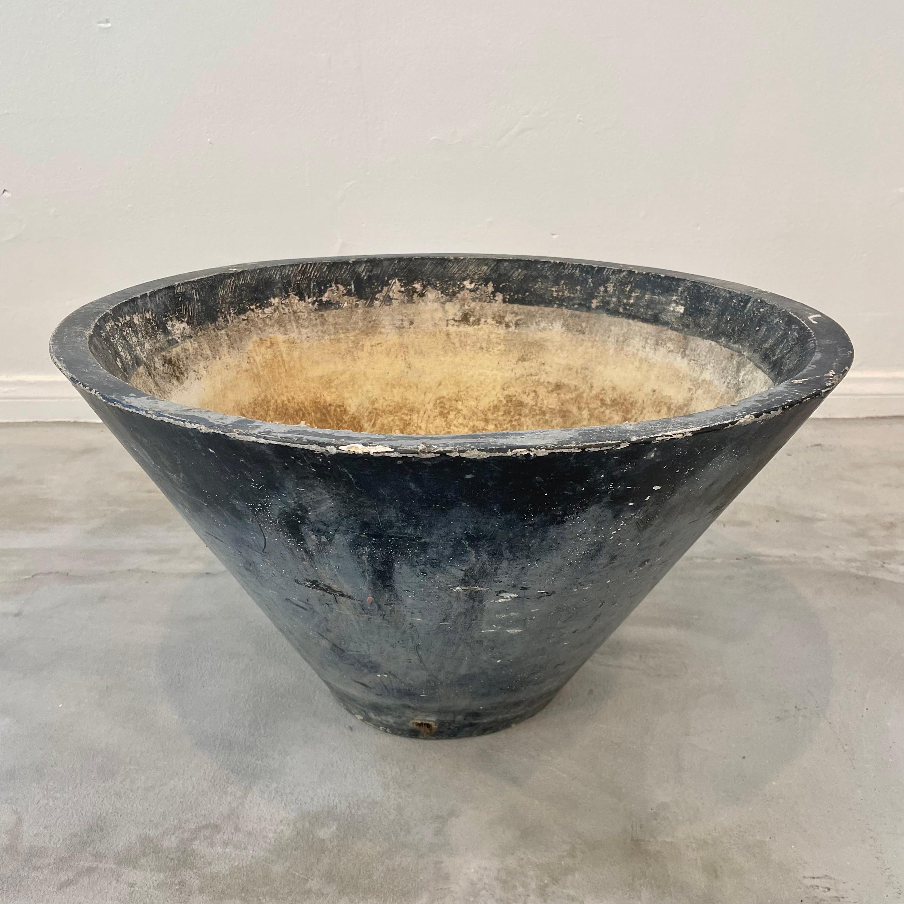 Maceta cónica de hormigón negro Willy Guhl, años 60 Suiza Suizo en venta