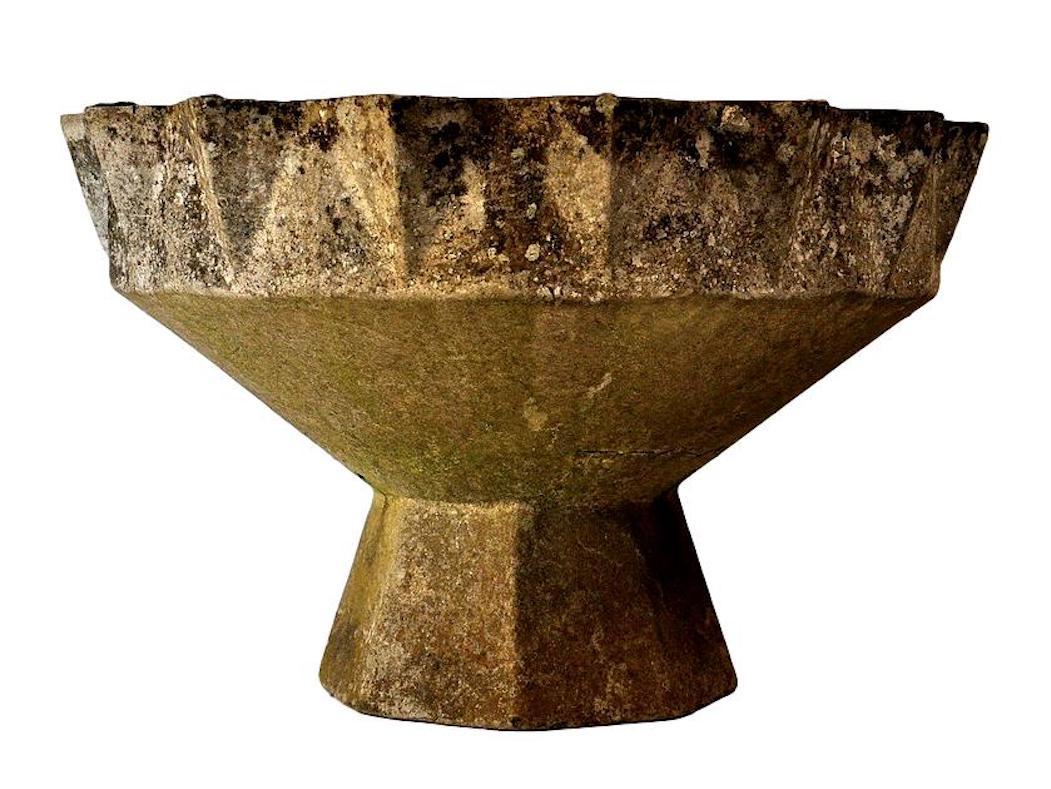 Unique concrete planter by Swiss architect Willy Guhl. Planter in the shape of a chalice, with a faceted rim and base. Extremely rare. Great condition. Only one available.

3 matching planters in smaller size available in separate listings.




 

  