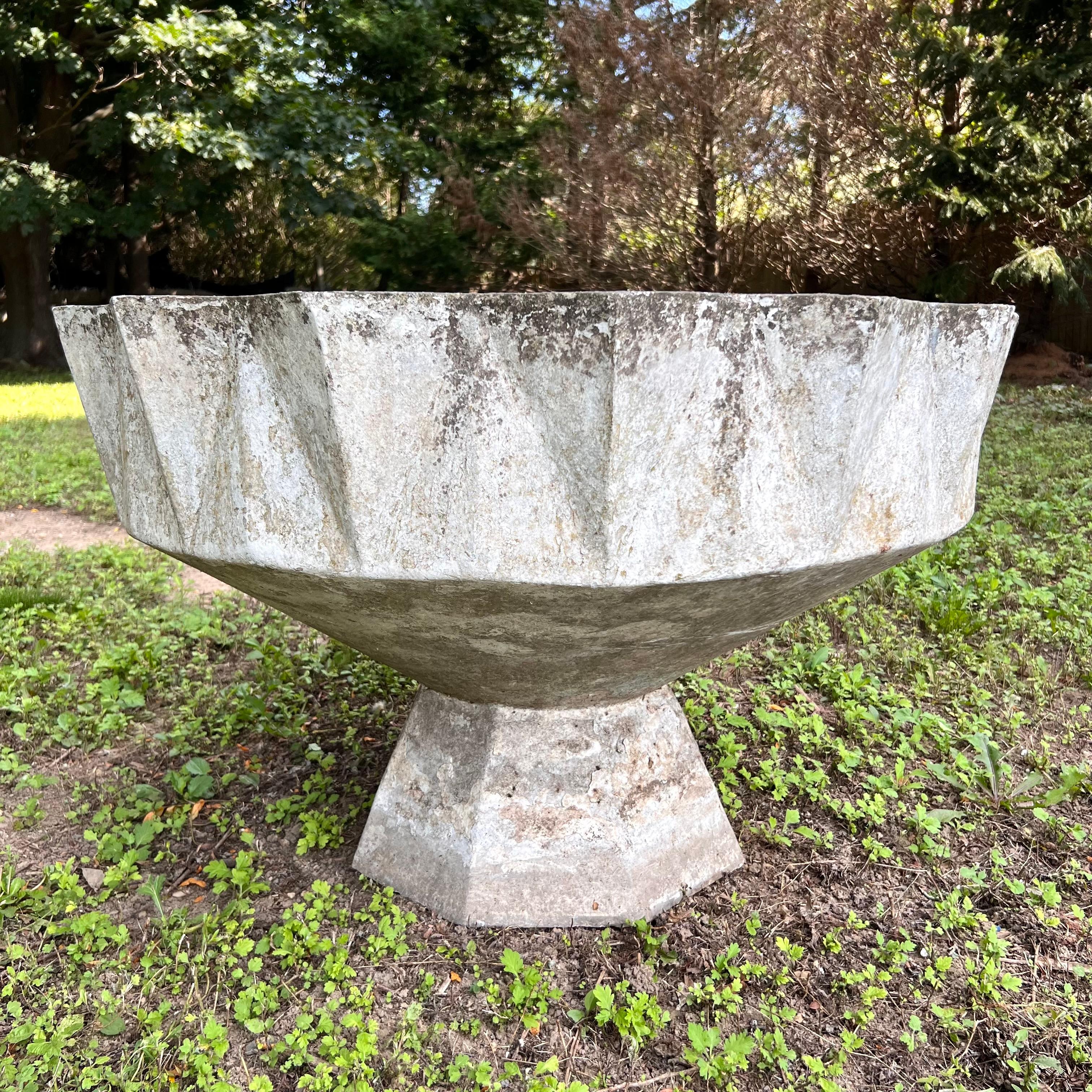 Unique concrete planter by Swiss architect Willy Guhl. Planter in the shape of a chalice with faceted edges along the top and bottom. Great age and patina from decades of European winters. Massive, rare size. Good vintage condition. One other