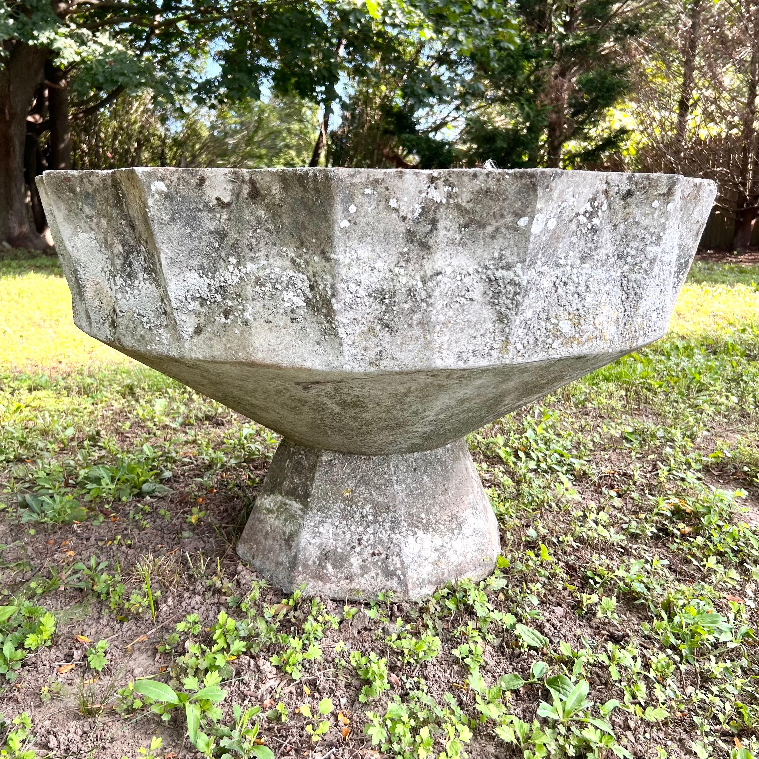 Willy Guhl Colossal Chalice Planter, 1960s Switzerland In Good Condition For Sale In Los Angeles, CA