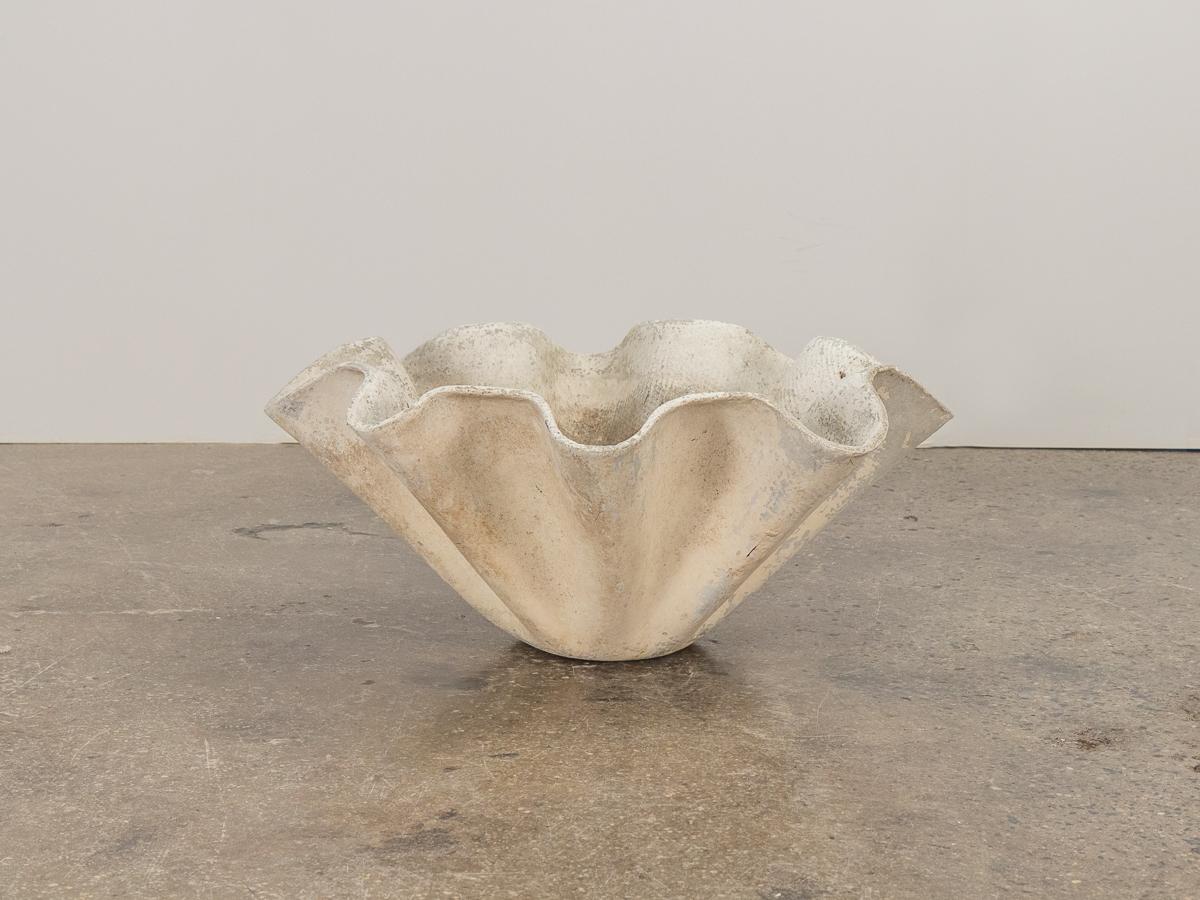 Monumental sculptural garden planter designed by Willy Guhl for Eternit. Resembling the architect's iconic elephant ear planters, this planter is made from fibrous cement that is delicately folded into the shape of a conch. The original peach-hued