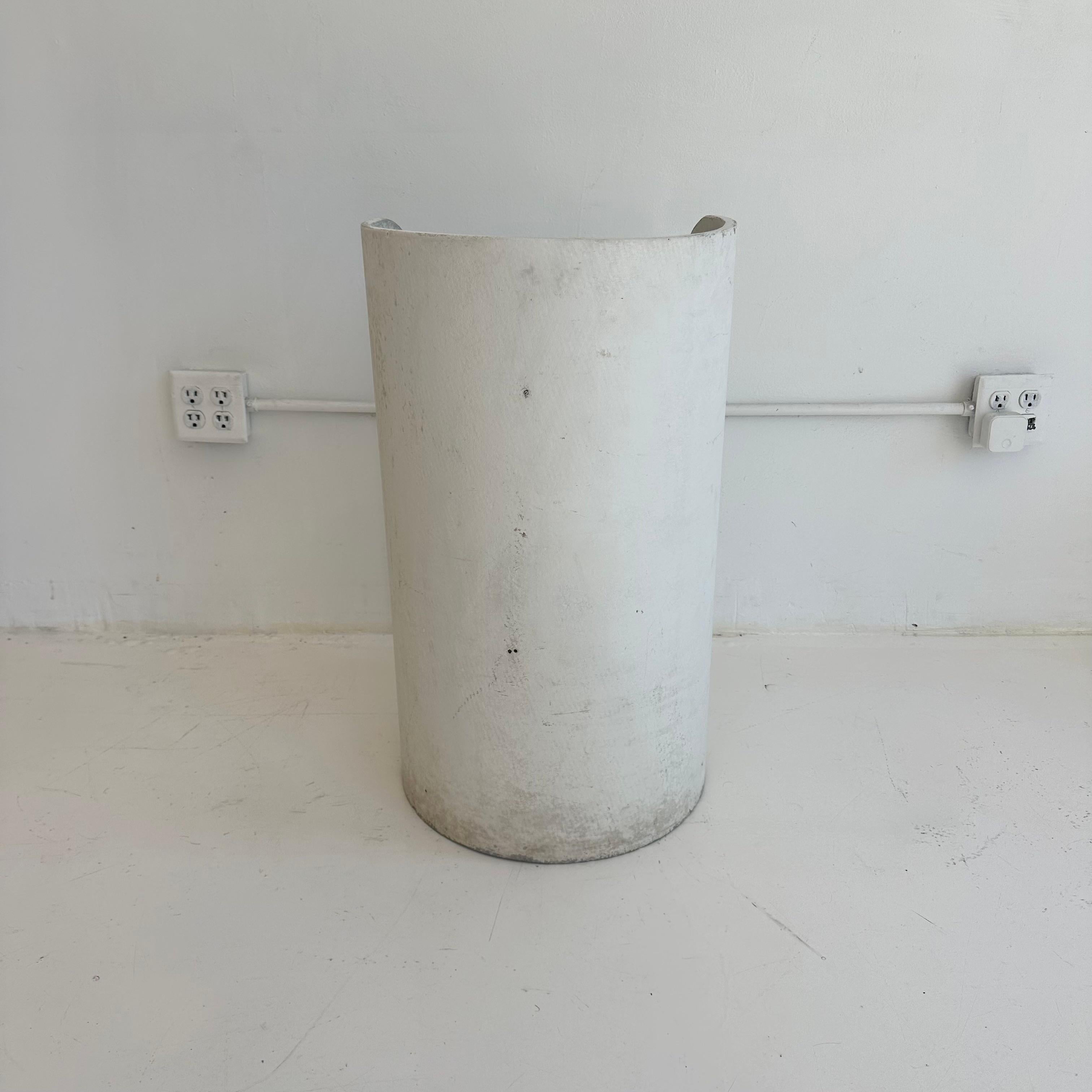 Willy Guhl Beistelltisch aus Beton und Glas, Schweiz, 1960er Jahre im Zustand „Gut“ im Angebot in Los Angeles, CA