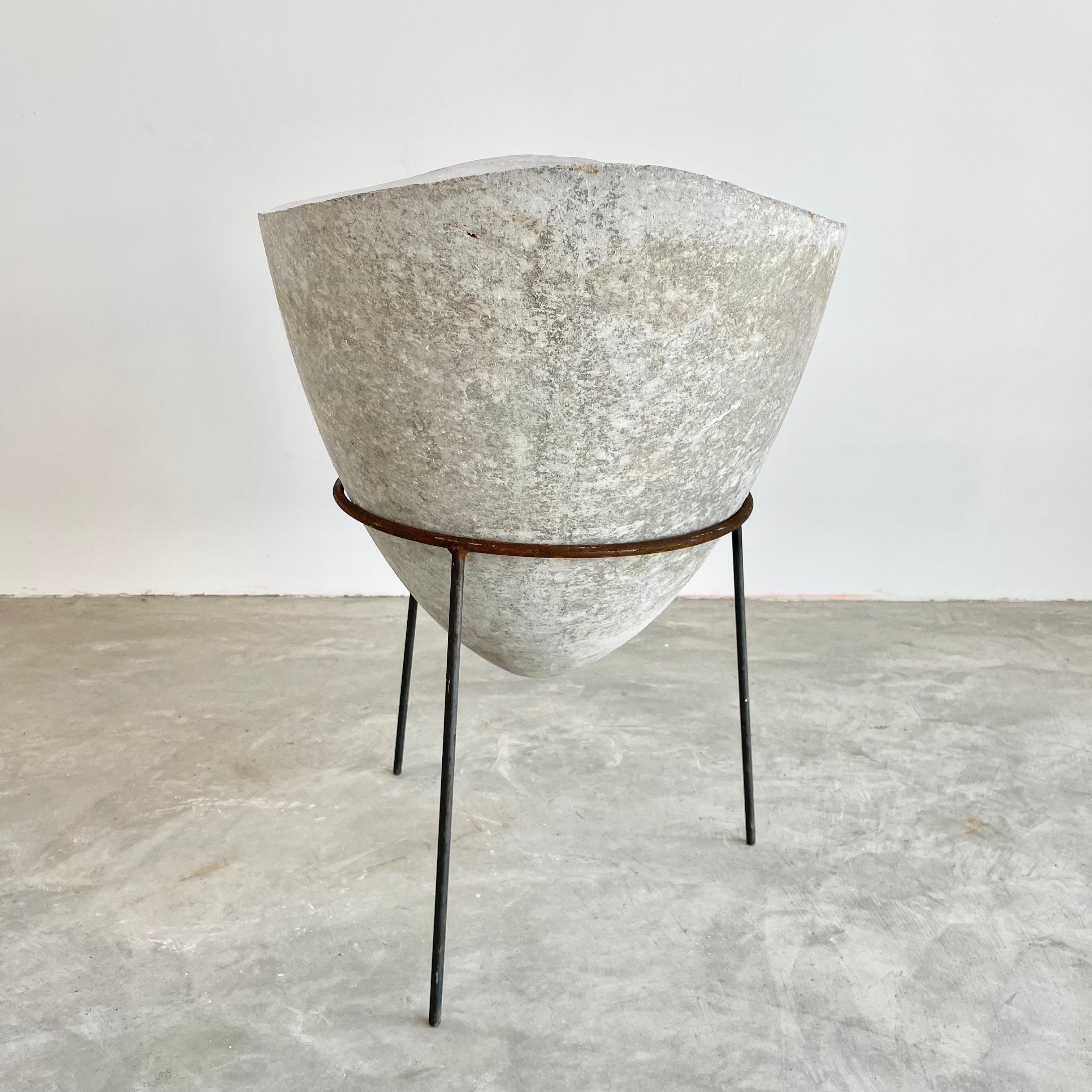 Willy Guhl Concrete Biomorphic Planter on Iron Stand, 1960s Switzerland In Good Condition In Los Angeles, CA