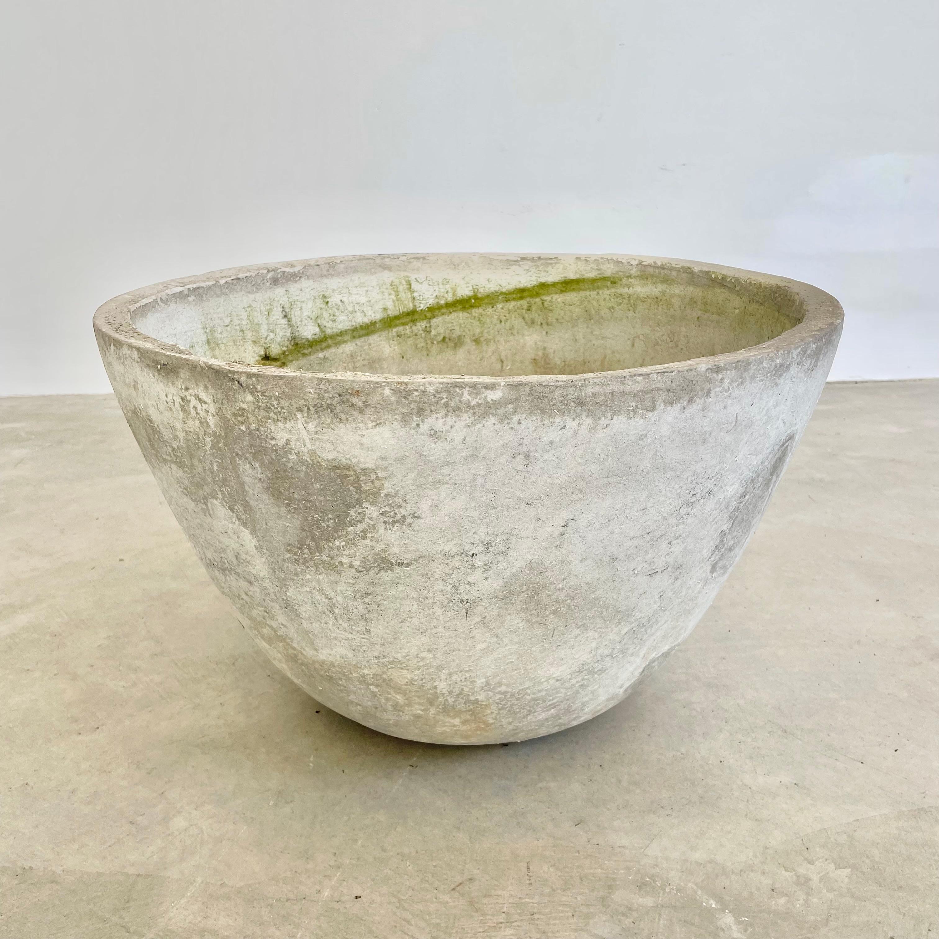 Willy Guhl Concrete Bowl, 1960s Switzerland In Good Condition For Sale In Los Angeles, CA