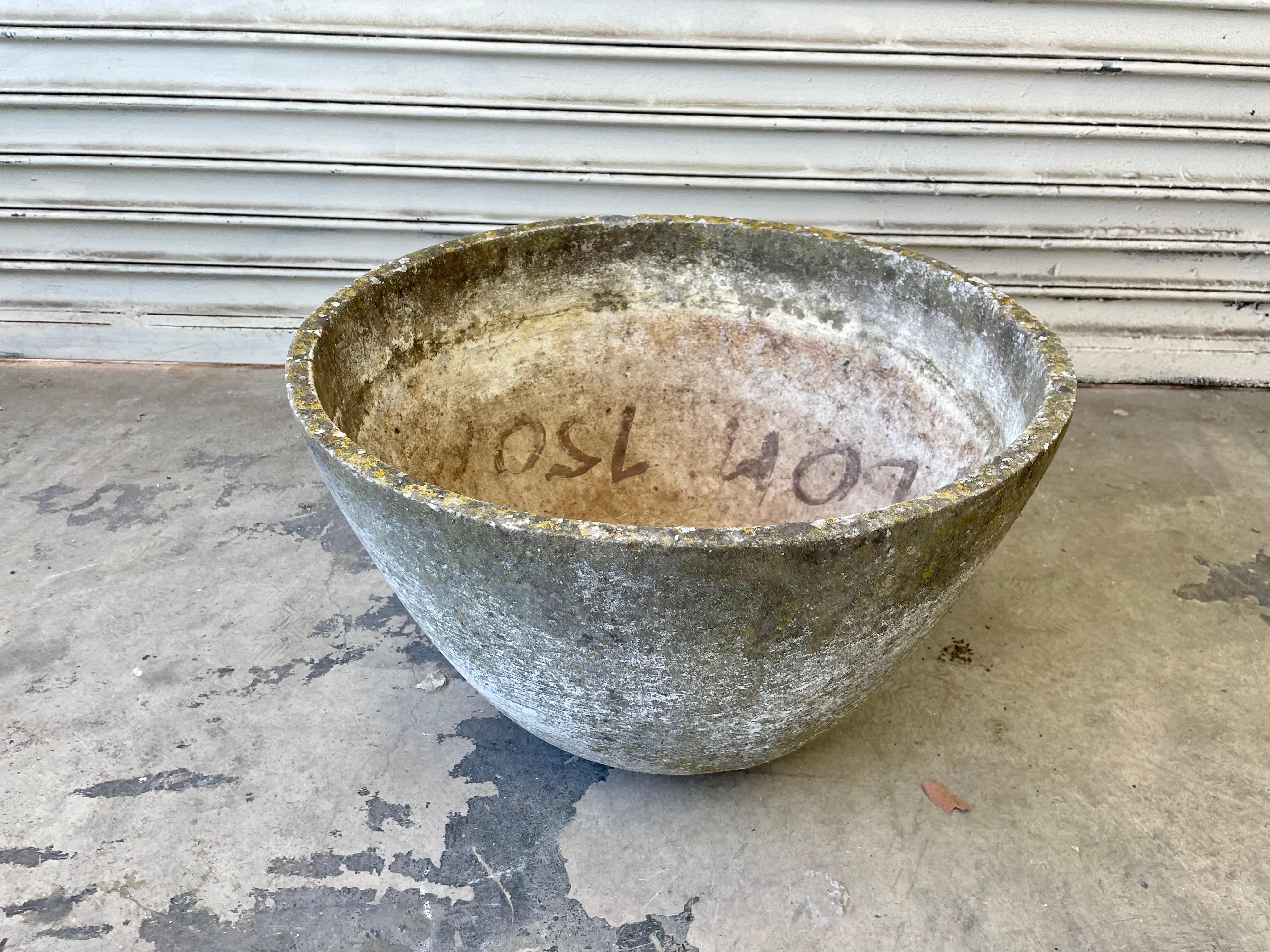 Large concrete bowl planter by Willy Guhl. Decades of patina to concrete. Excellent vintage condition. Unusual shape and size. One available. 
 

     