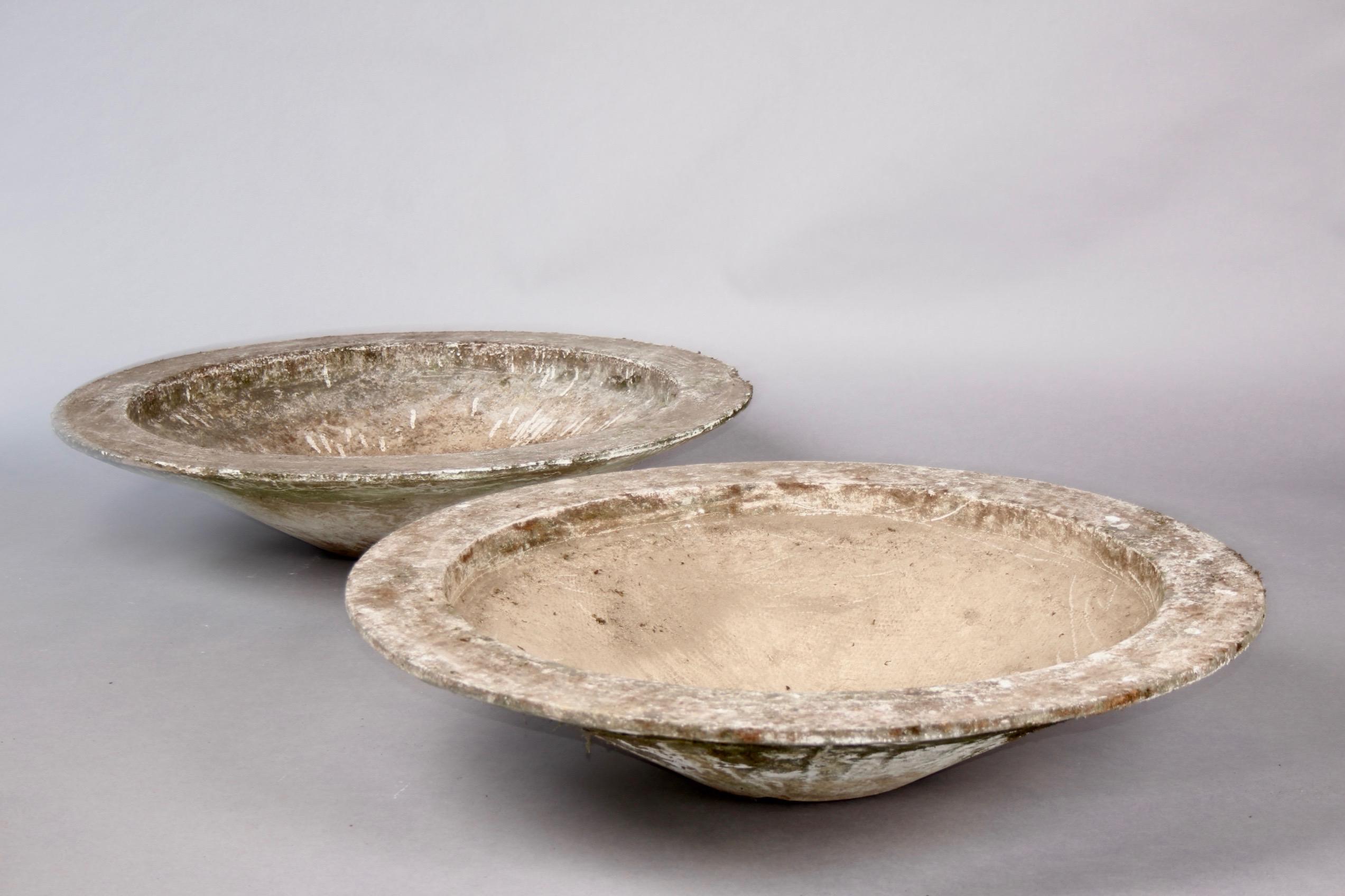 Willy Guhl Concrete Bowl Planters , l'un d'eux est un peu endommagé voir photo
