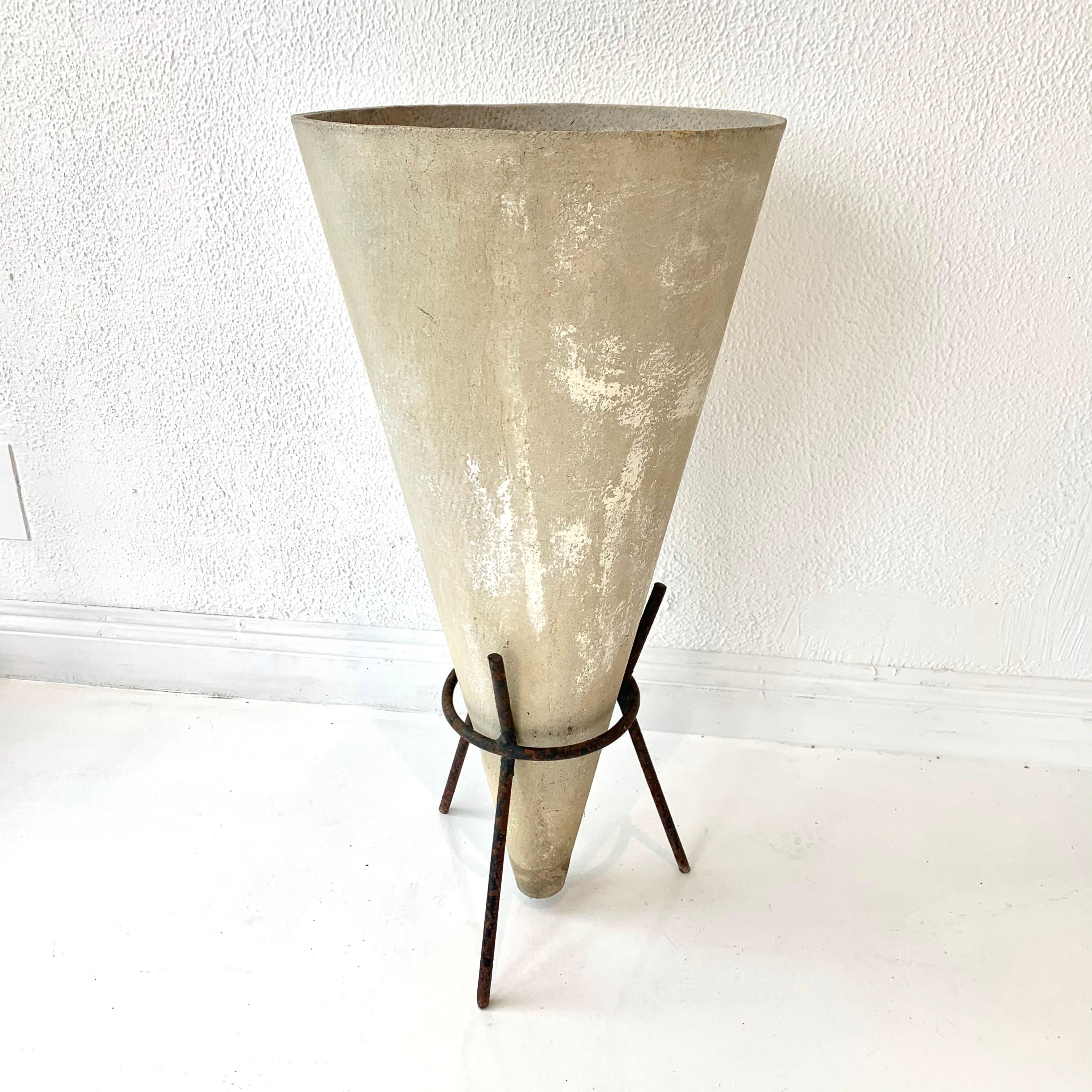 Unusual concrete cone planters by Will Guhl. Made in the 1960s, in Switzerland. Inverted concrete cone sits comfortably in an iron tripod stand. Bottom of cone floats just above the ground. Two available. Priced individually.



  