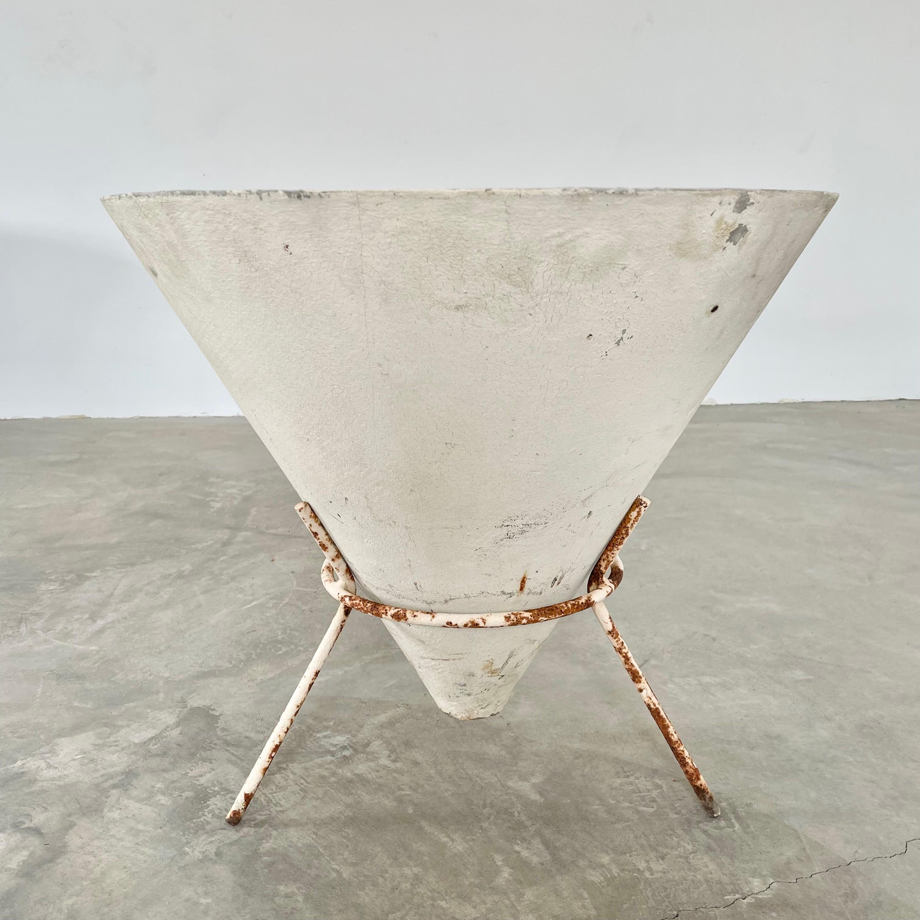 Cone planter by Willy Guhl made in the 1960s, in Switzerland. Inverted concrete cone sits comfortably in an iron tripod Stand. Great patina and coloring to planter. Bottom of cone floats a few inches off of the ground. 4 others with varying colors