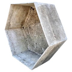 Jardinière hexagonale en béton Willy Guhl