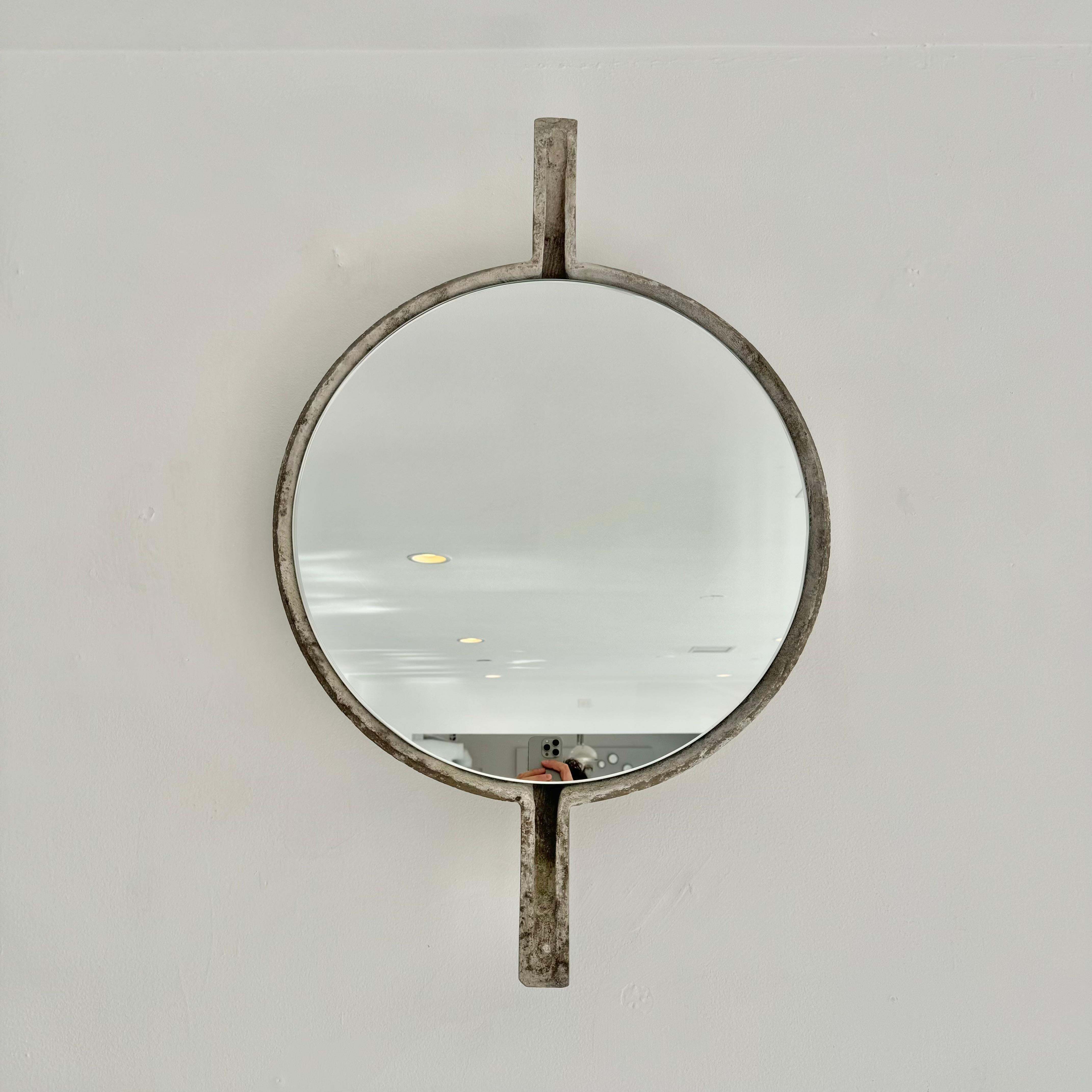 Milieu du XXe siècle Miroir en béton avec pointes Willy Guhl, Suisse, années 1960 en vente