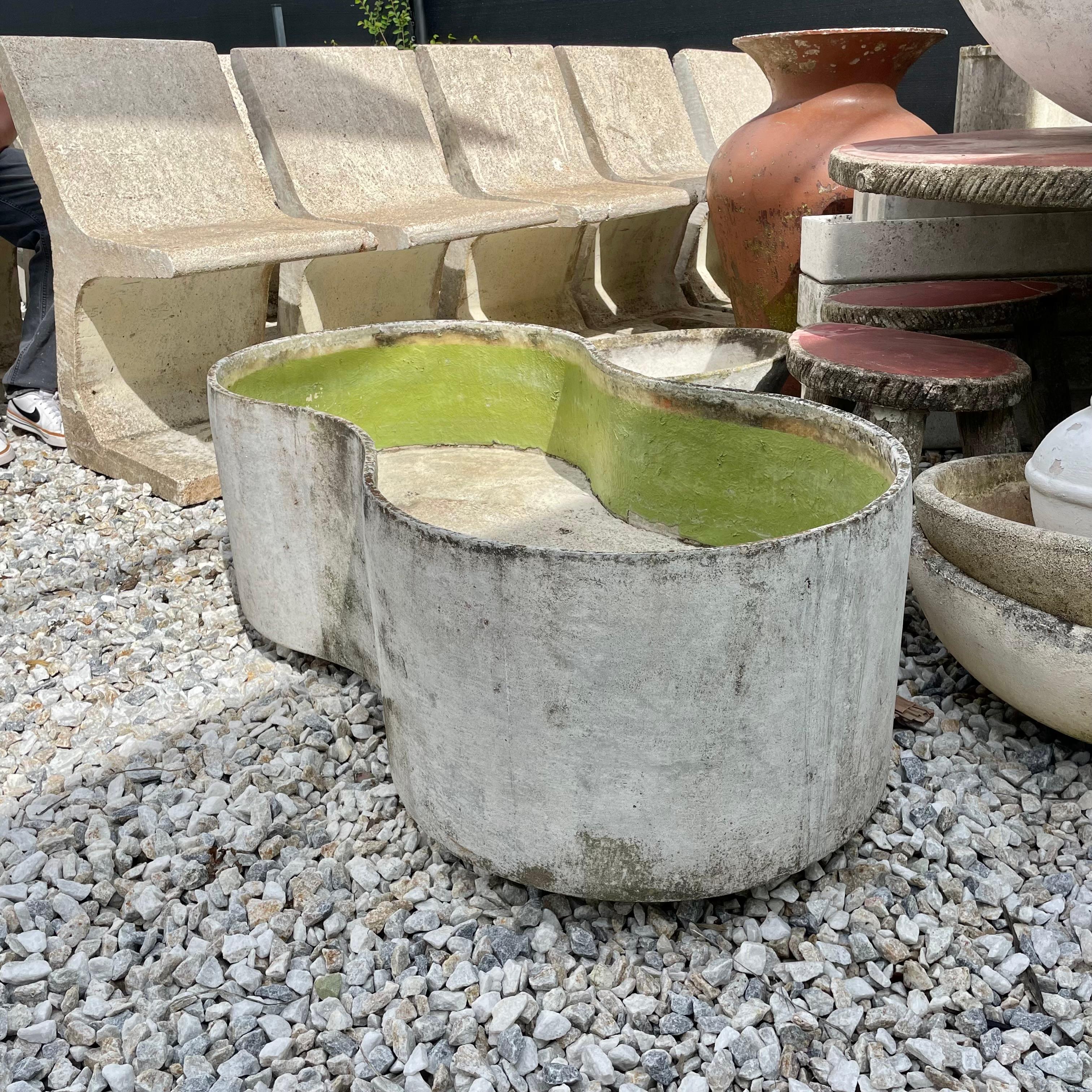 Willy Guhl Concrete Peanut Planter, 1960s, Switzerland In Good Condition For Sale In Los Angeles, CA