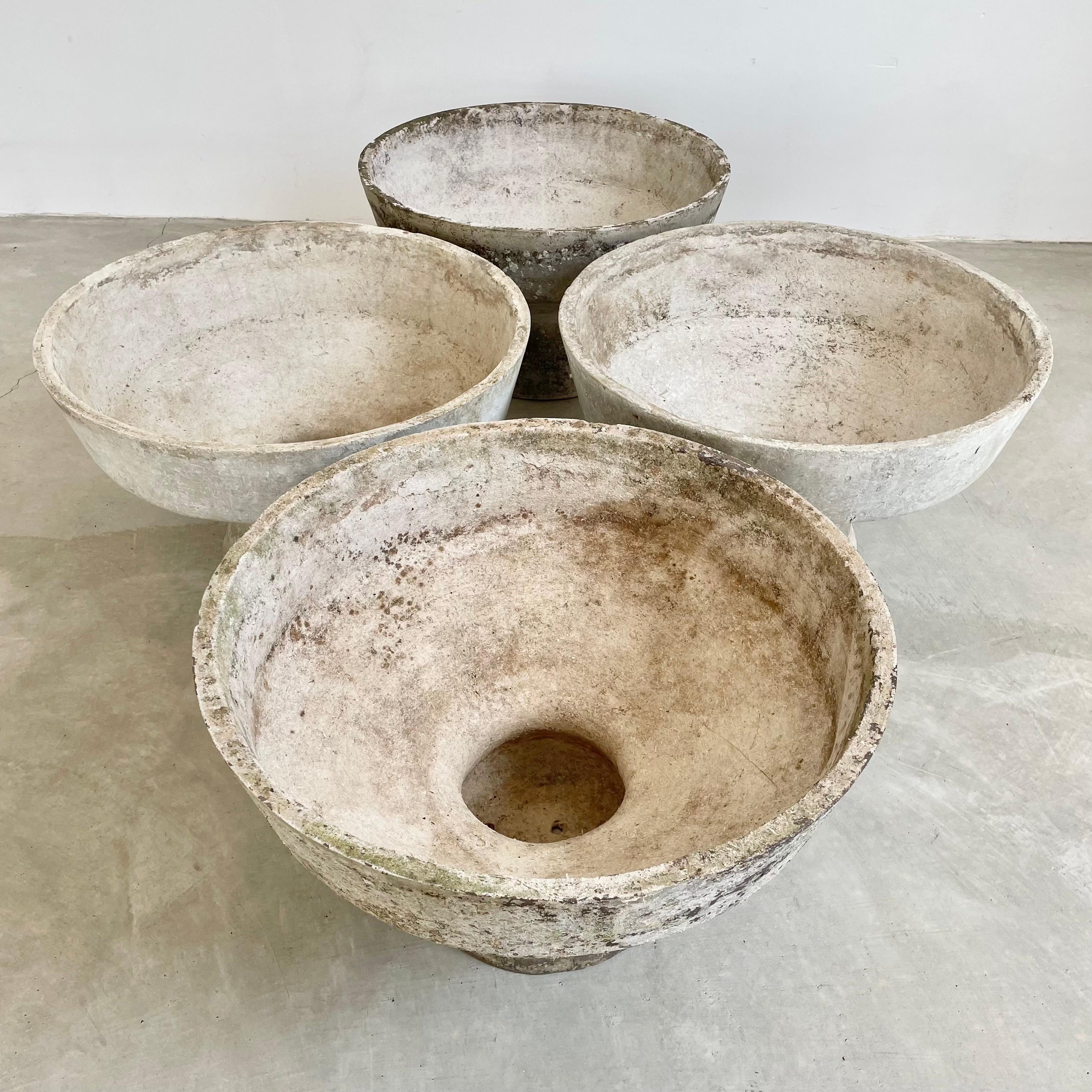 Willy Guhl Concrete Pedestal Planter, 1960s In Good Condition For Sale In Los Angeles, CA