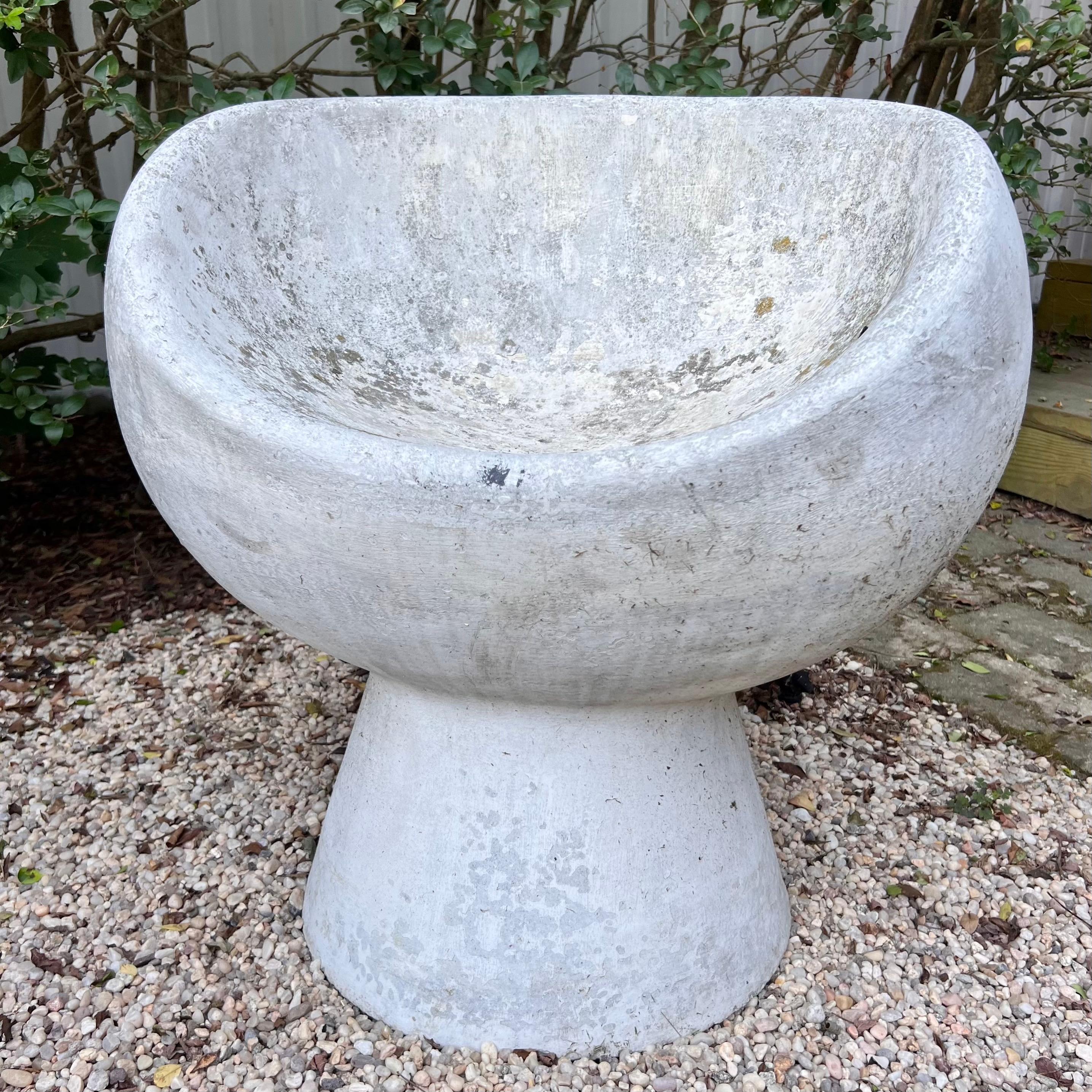 Stunning concrete pod chair designed by Swiss Architect Willy Guhl. Hand made in Switzerland by Eternit in the 1960s. Gorgeous patina. Factory drilled hole in seat for water to drain. Great sculptural piece. Perfect for indoors or outside. Great
