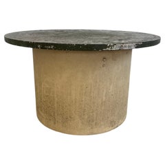 Table d'appoint en béton Willy Guhl, France, années 1960